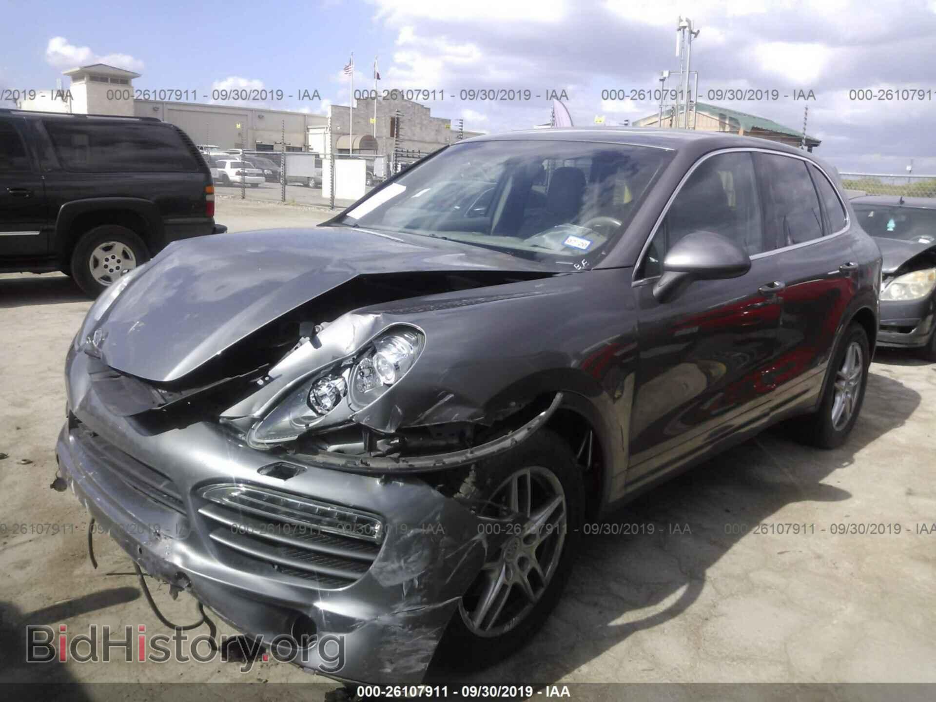 2011 PORSCHE CAYENNE - VIN: WP1AA2A22BLA03950 - Photo 2