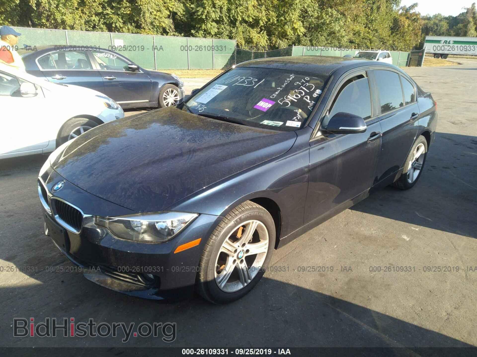 2013 BMW 328 - VIN: WBA3B5C58DF596373 - Фото 2