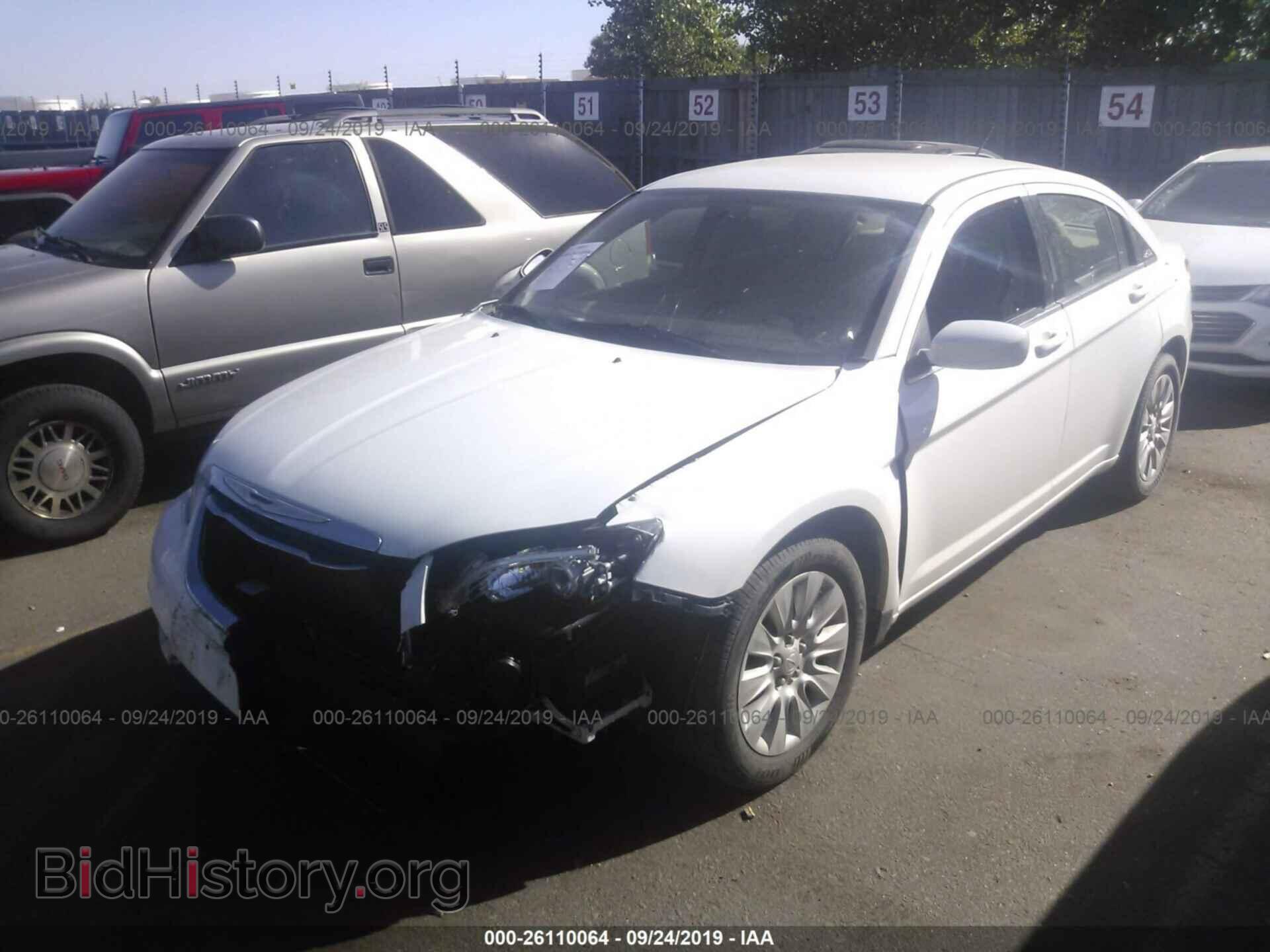 2013 CHRYSLER 200 - VIN: 1C3CCBAB7DN640185 - Фото 2