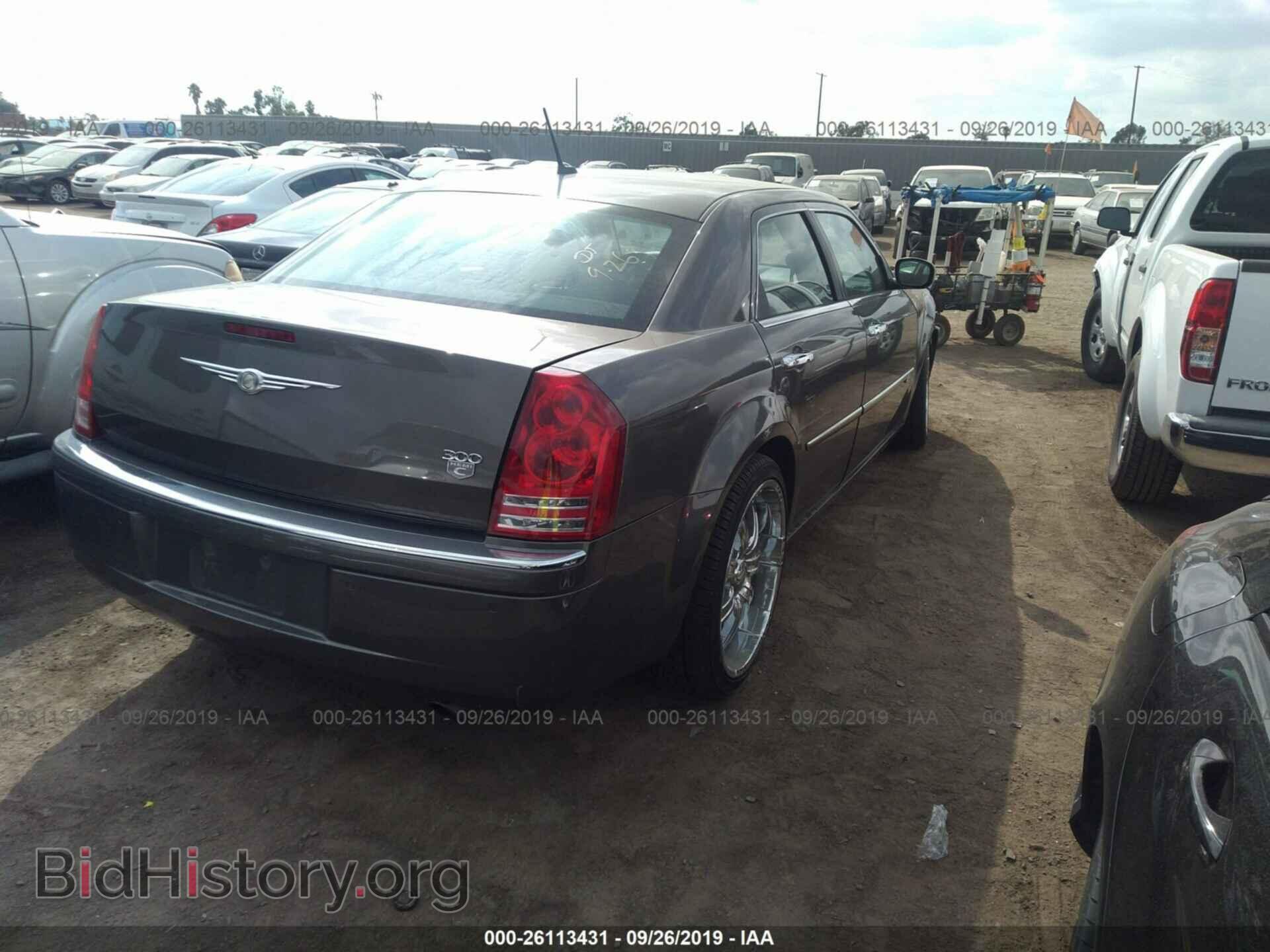 2008 CHRYSLER 300C - VIN: 2C3LA63H58H263921 - Фото 4