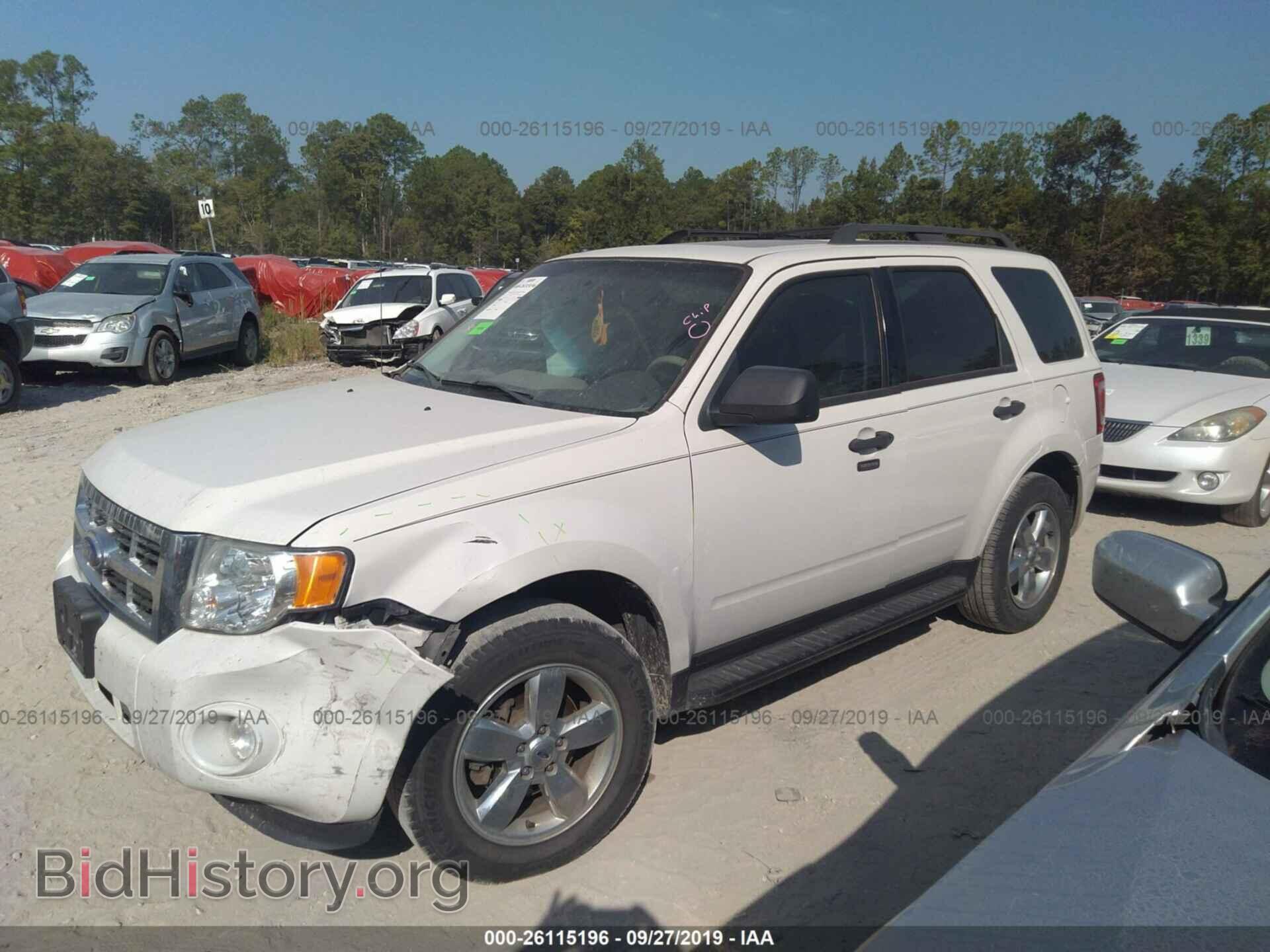 2011 FORD ESCAPE - VIN: 1FMCU0D75BKC22044 - Фото 2