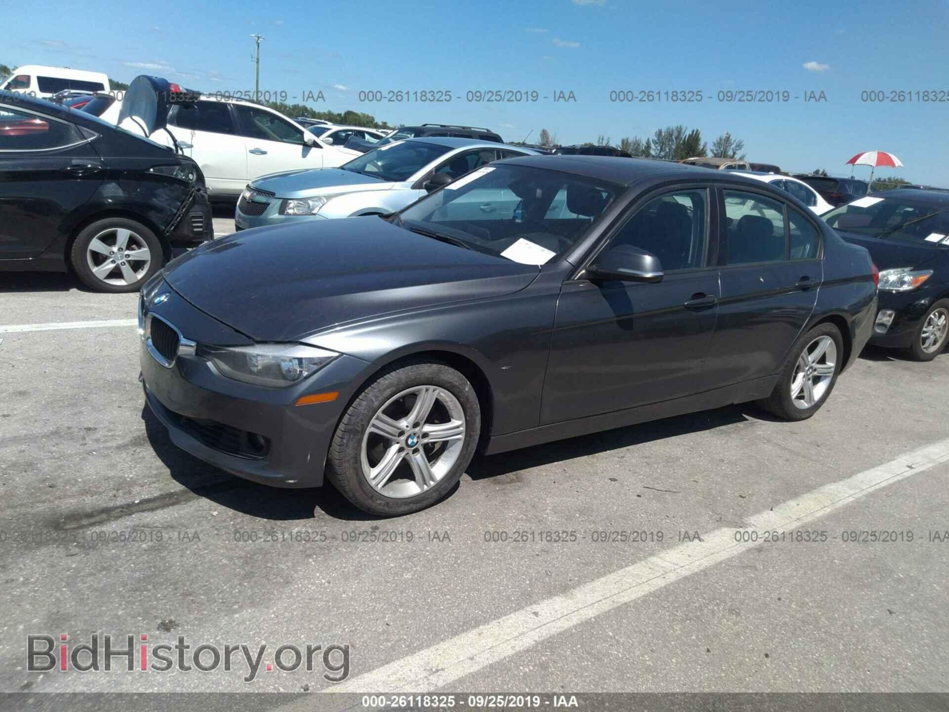 2013 BMW 328 - VIN: WBA3B5C52DF592710 - Фото 2