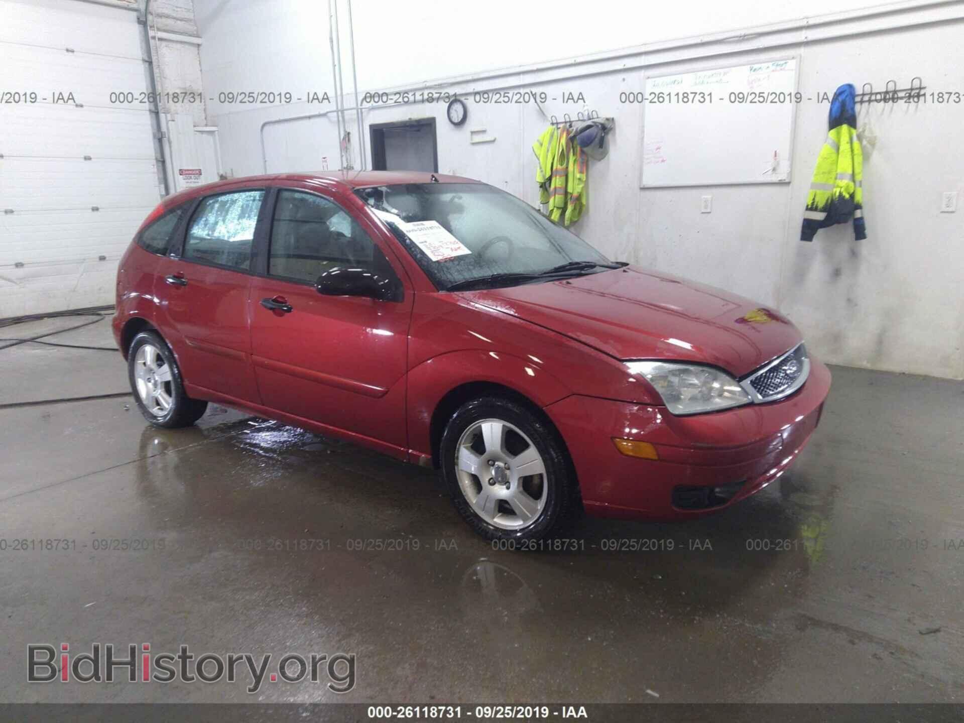 Photo 3FAFP37N05R151832 - FORD FOCUS 2005