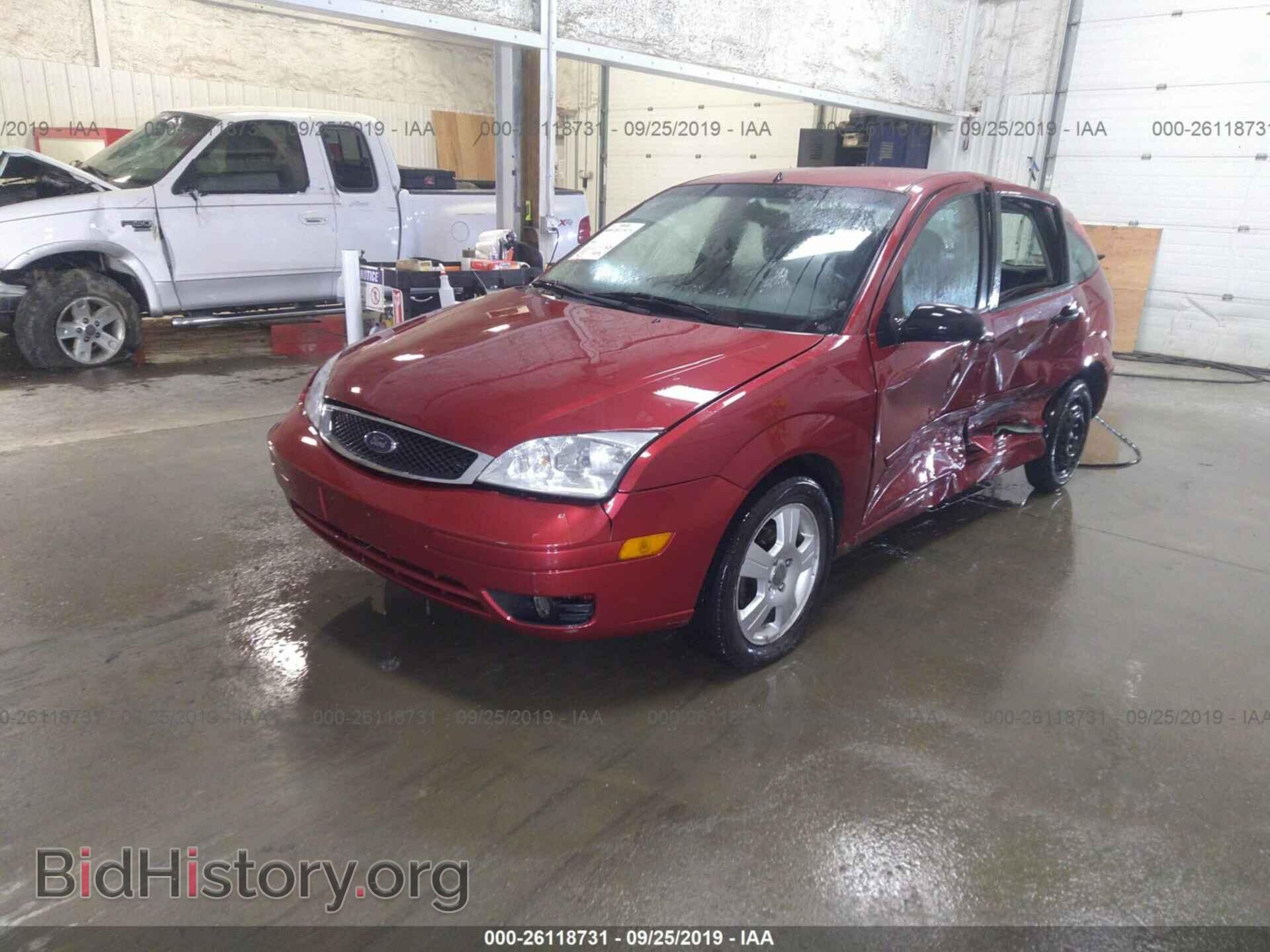 2005 FORD FOCUS - VIN: 3FAFP37N05R151832 - Фото 2