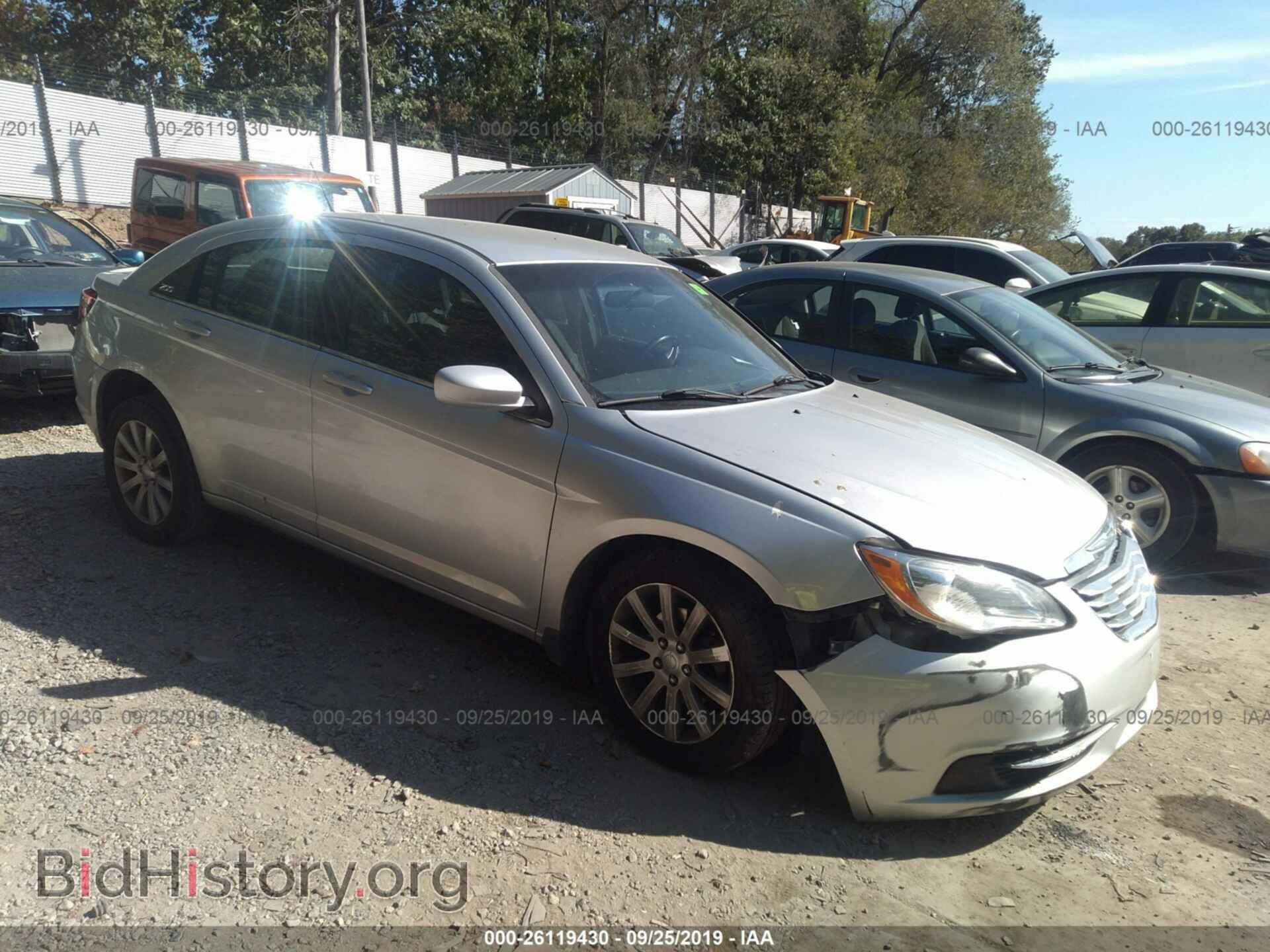Photo 1C3BC1FB3BN527717 - CHRYSLER 200 2011