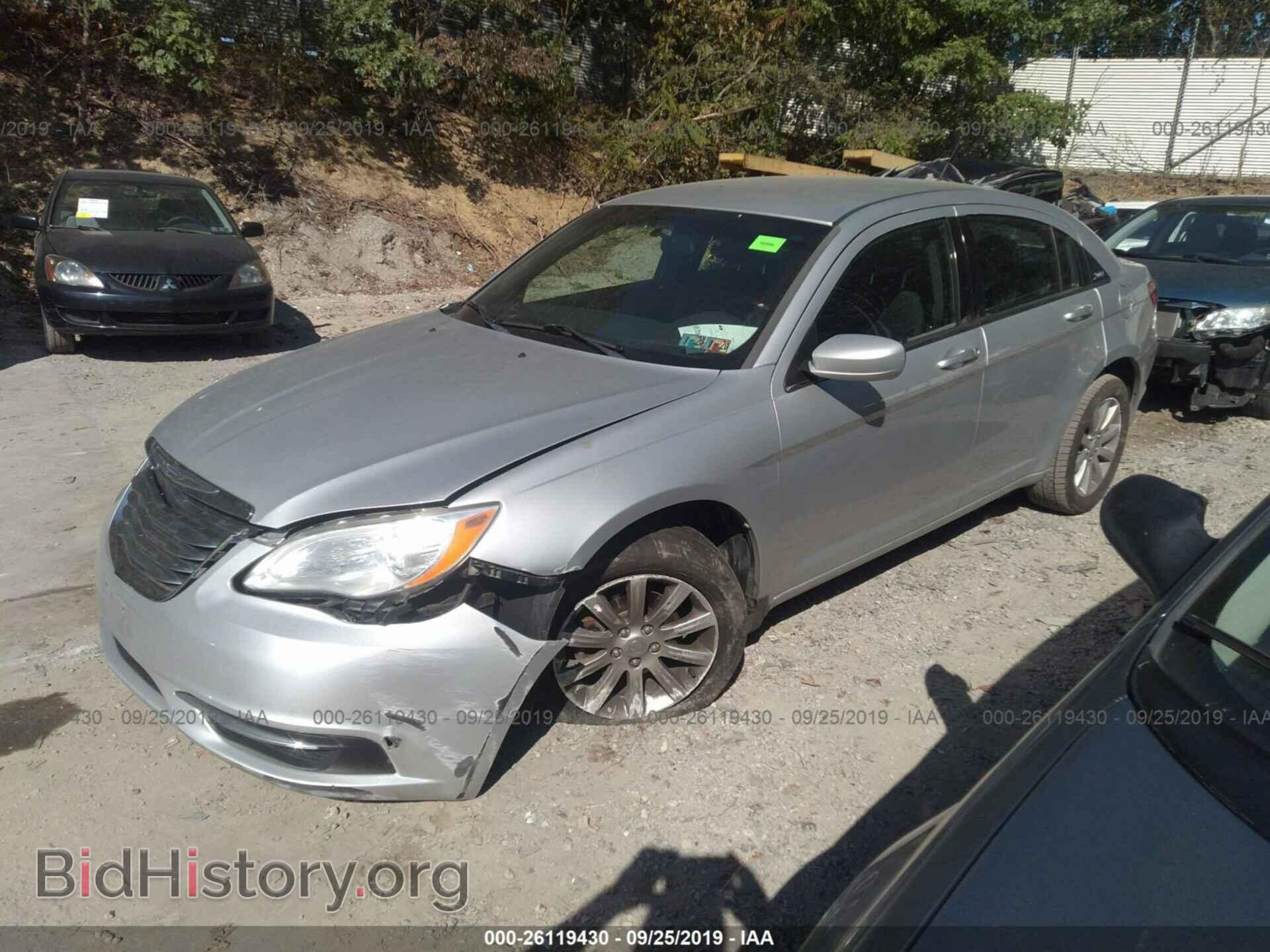 2011 CHRYSLER 200 - VIN: 1C3BC1FB3BN527717 - Фото 2