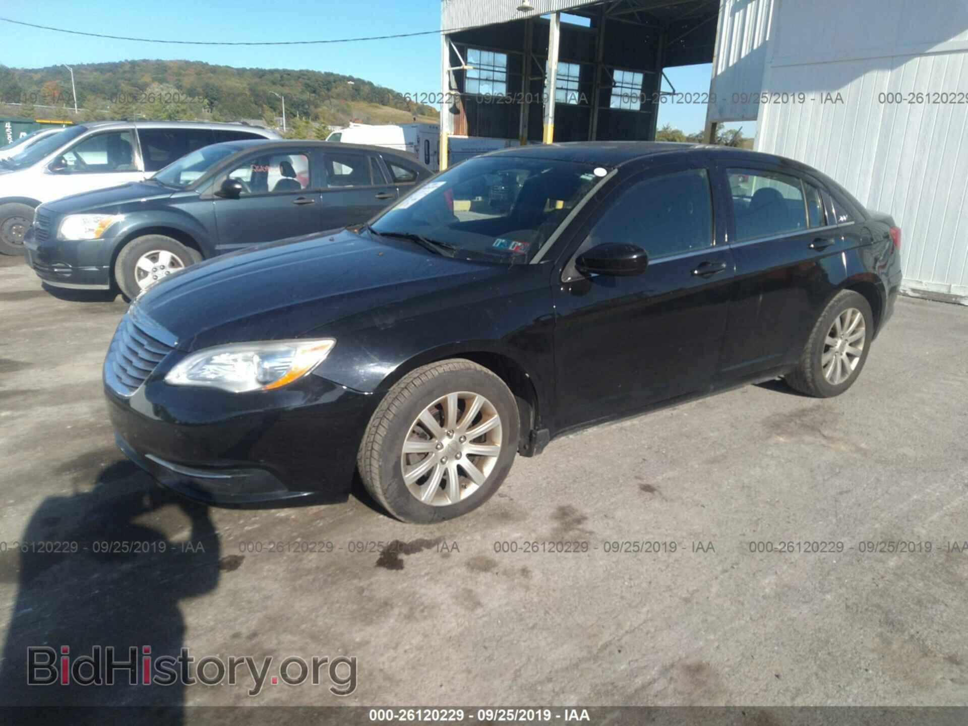 2013 CHRYSLER 200 - VIN: 1C3CCBBGXDN528328 - Фото 2
