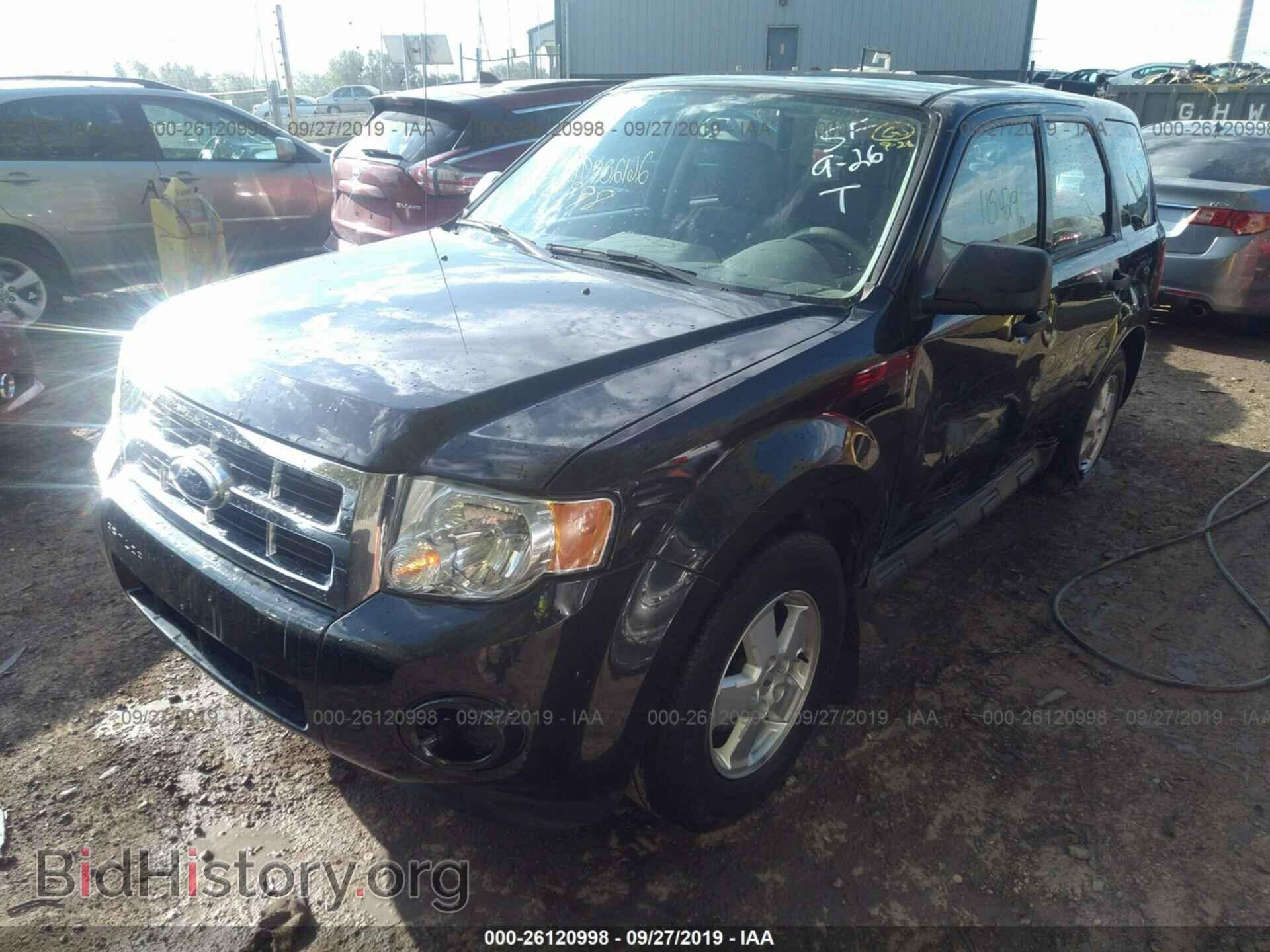 2011 FORD ESCAPE - VIN: 1FMCU0C75BKA37588 - Фото 2