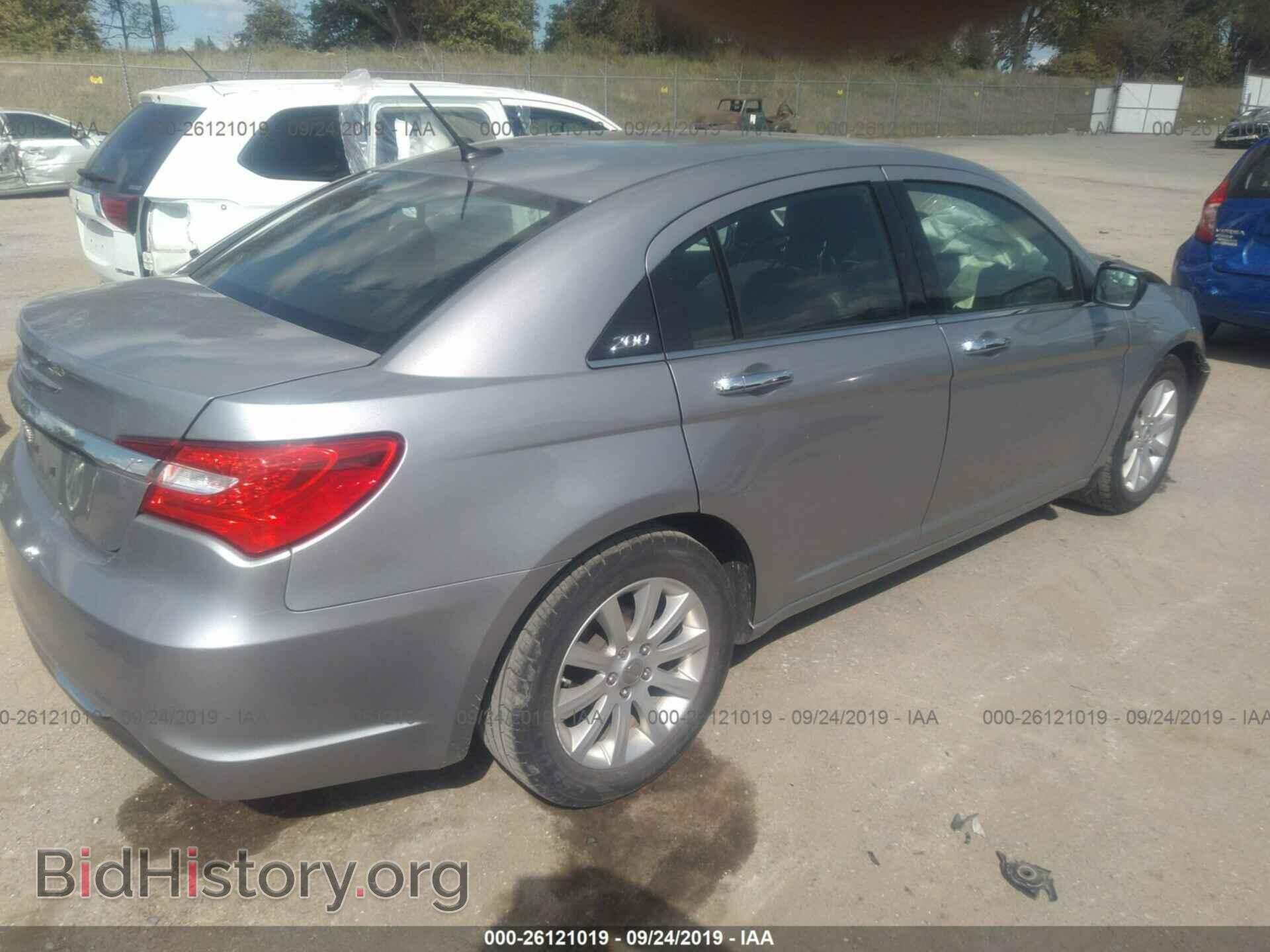 2013 CHRYSLER 200 - VIN: 1C3CCBCG9DN587952 - Photo 4