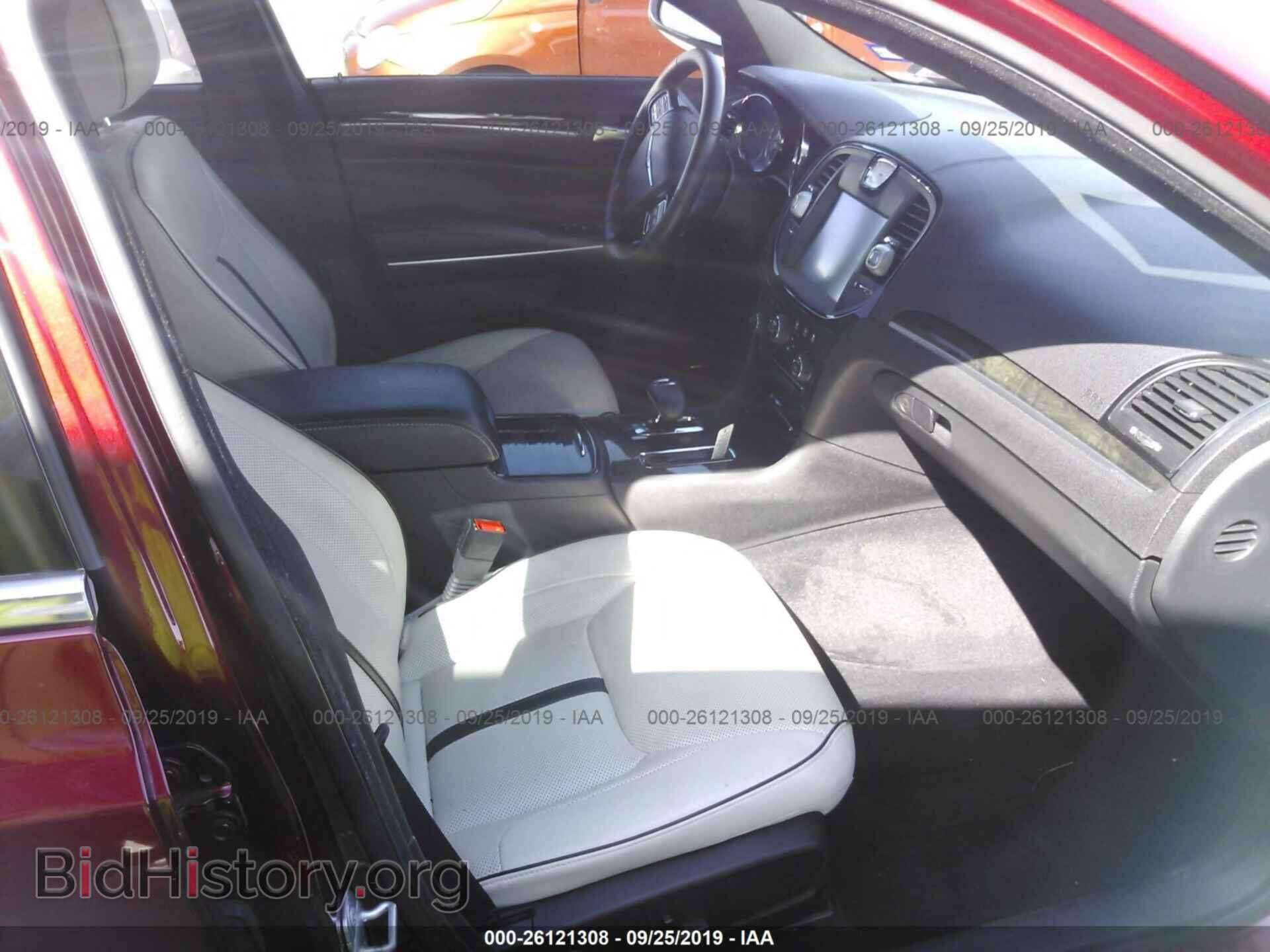 2014 CHRYSLER 300 - VIN: 2C3CCAAG0EH327740 - Фото 5