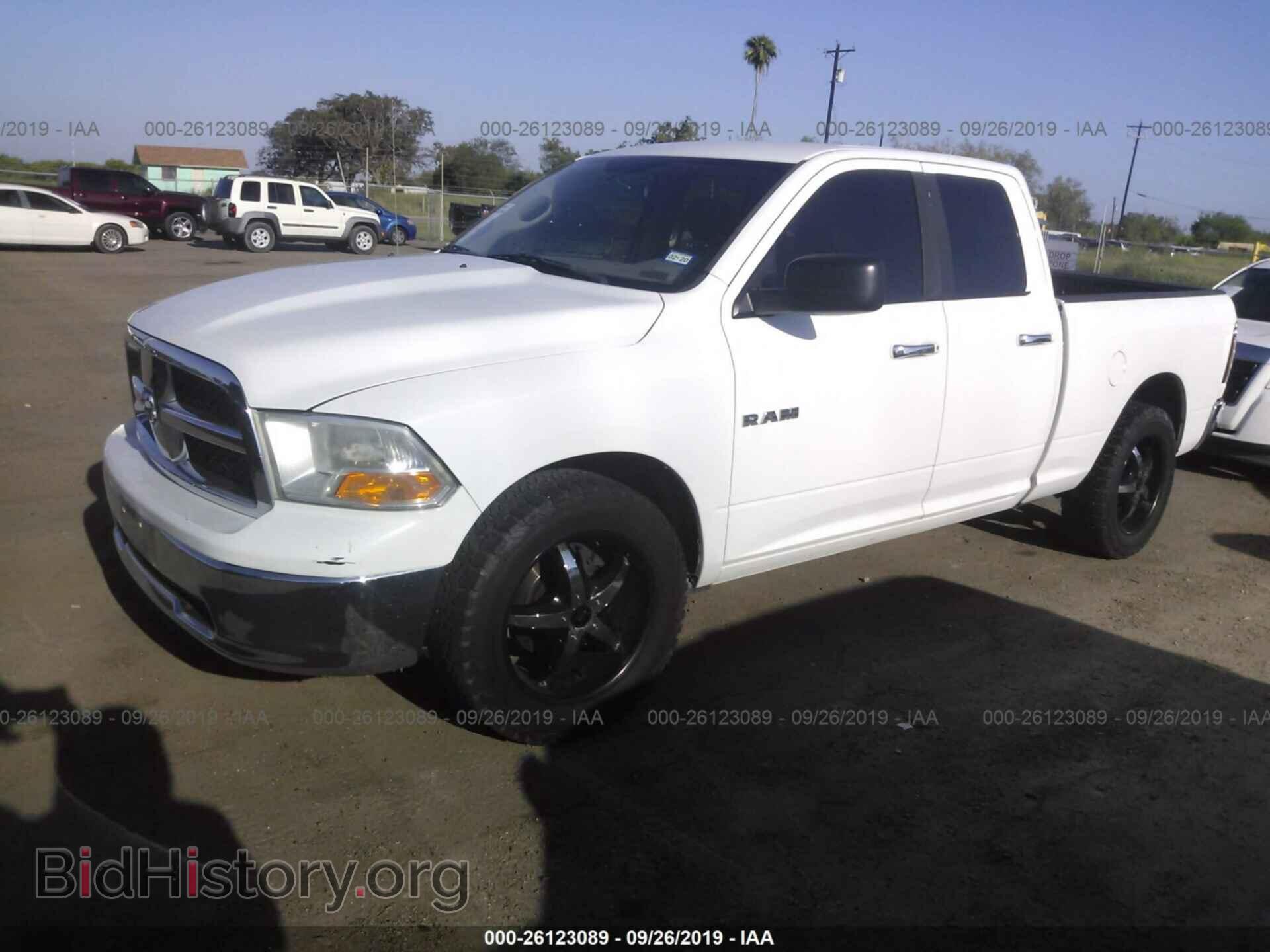 2010 DODGE RAM 1500 - VIN: 1D7RB1GPXAS138120 - Фото 2