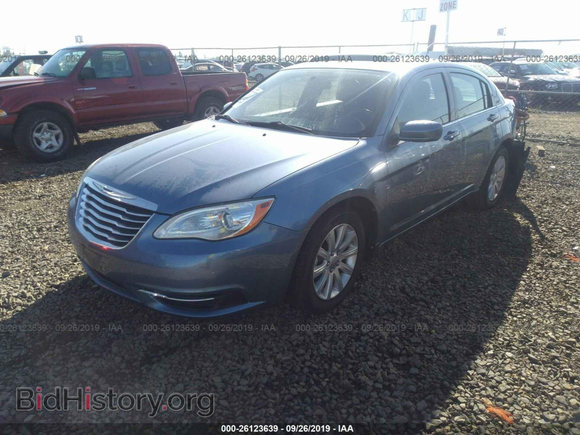 2011 Chrysler 200 - VIN: 1C3BC1FG3BN604839 - Фото 2