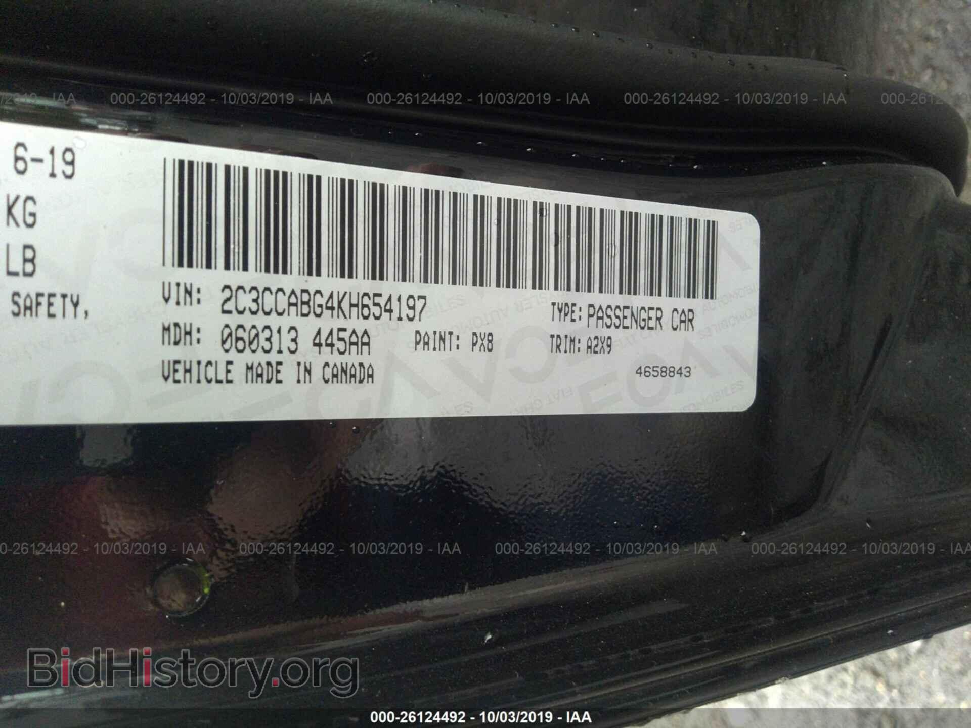 2019 CHRYSLER 300 - VIN: 2C3CCABG4KH654197 - Фото 9