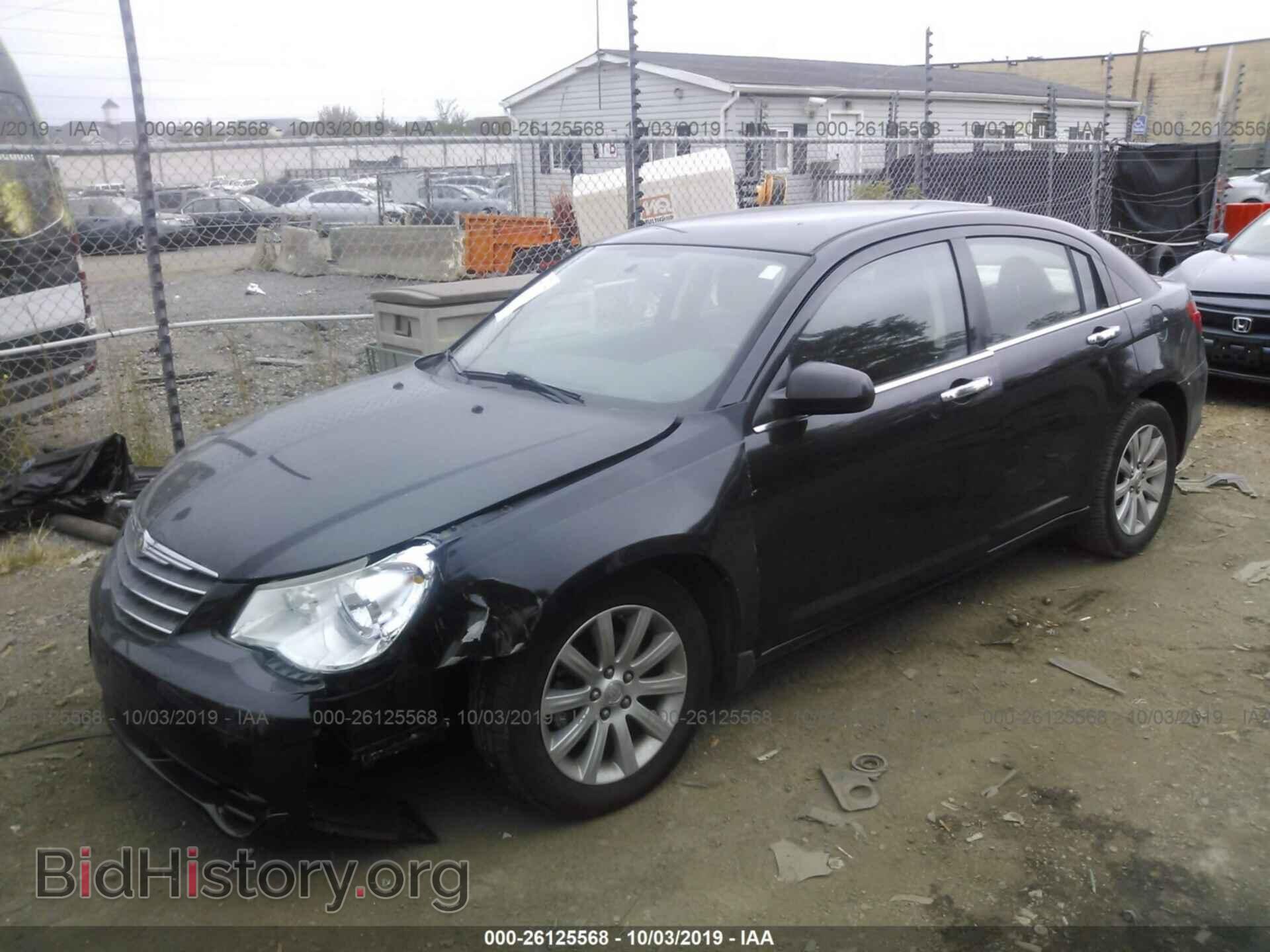 2010 CHRYSLER SEBRING - VIN: 1C3CC5FB4AN216792 - Фото 2