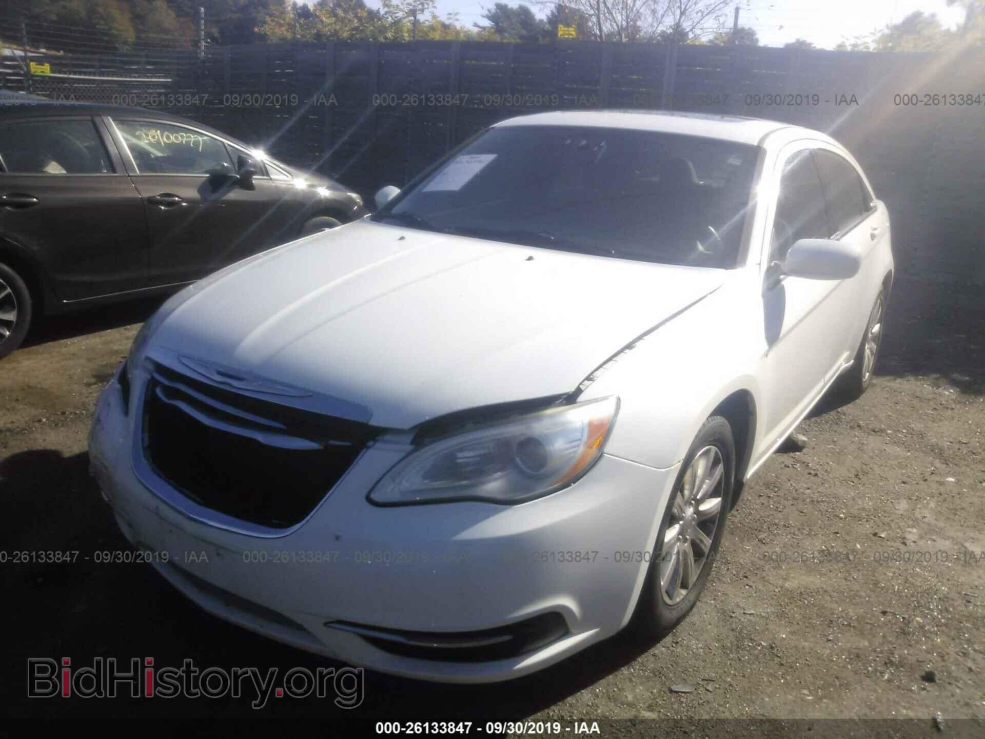 2011 CHRYSLER 200 - VIN: 1C3BC1FGXBN555512 - Фото 2