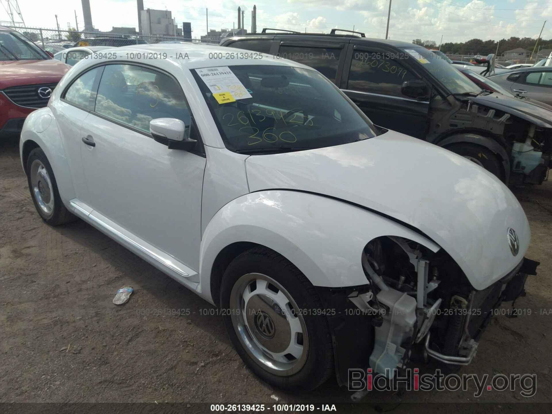 Photo 3VWF17ATXFM653348 - VOLKSWAGEN BEETLE 2015