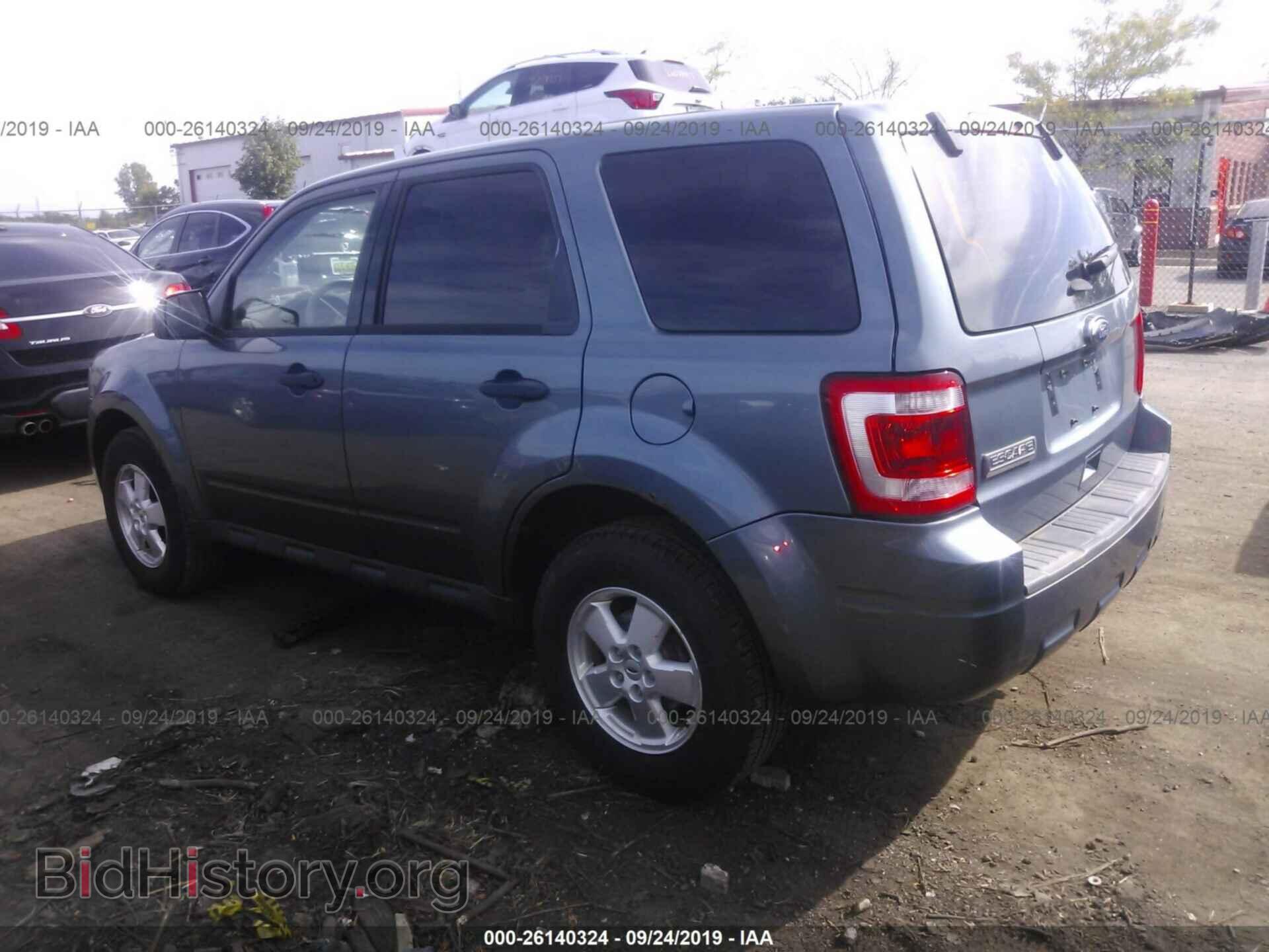 2011 FORD ESCAPE - VIN: 1FMCU0C75BKC18366 - Фото 3