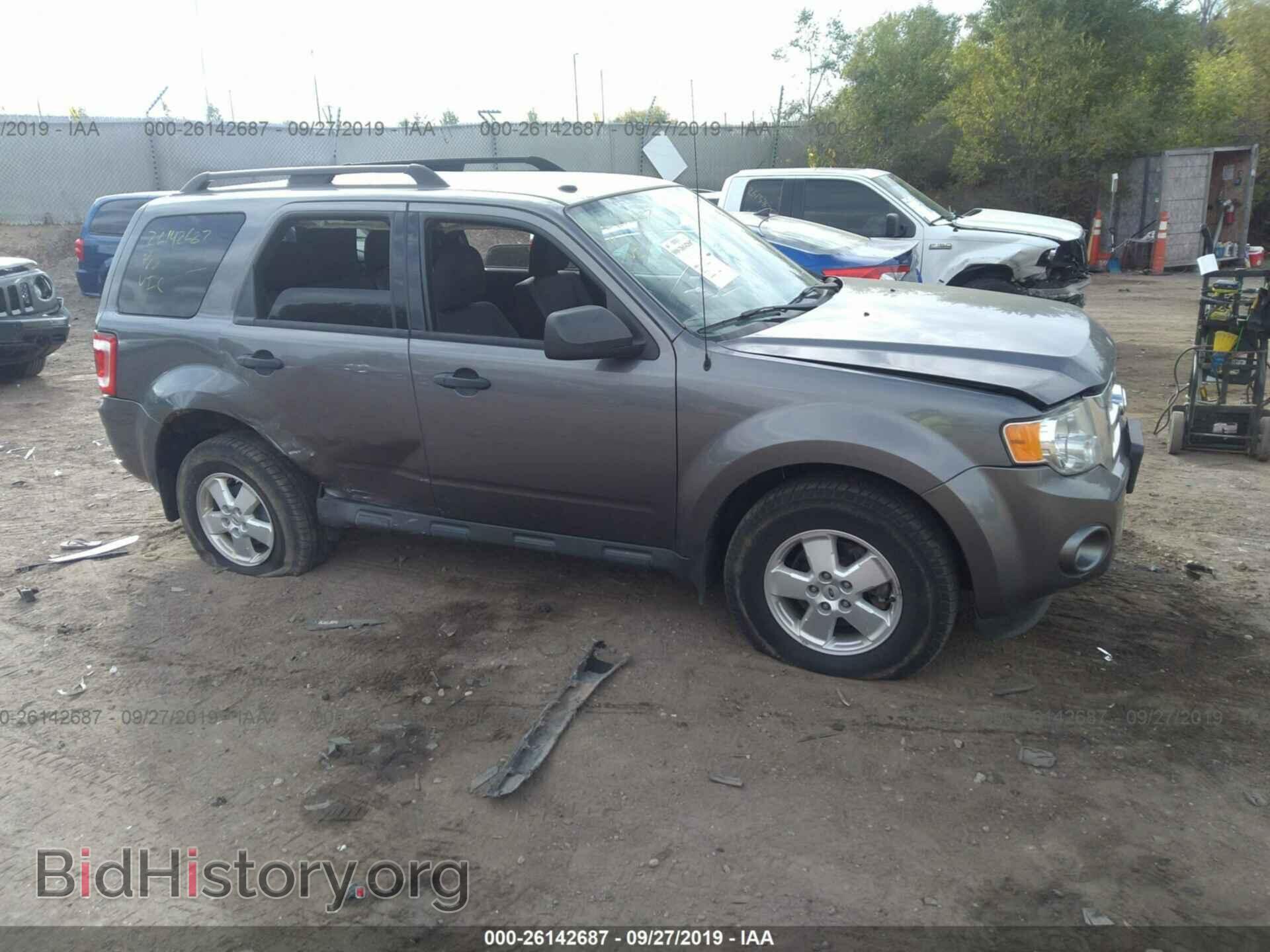 Фотография 1FMCU0DG7BKA37073 - FORD ESCAPE 2011