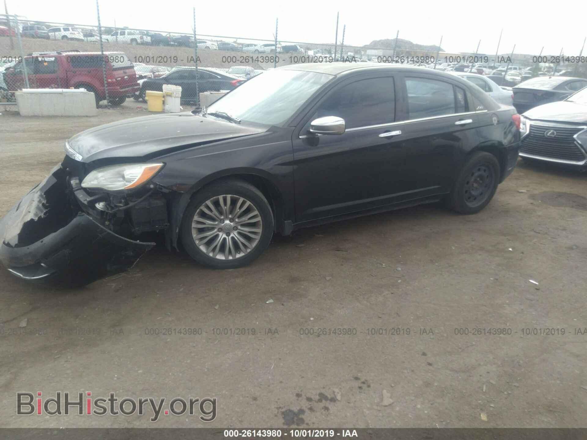 2011 CHRYSLER 200 - VIN: 1C3BC2FG8BN516164 - Фото 2