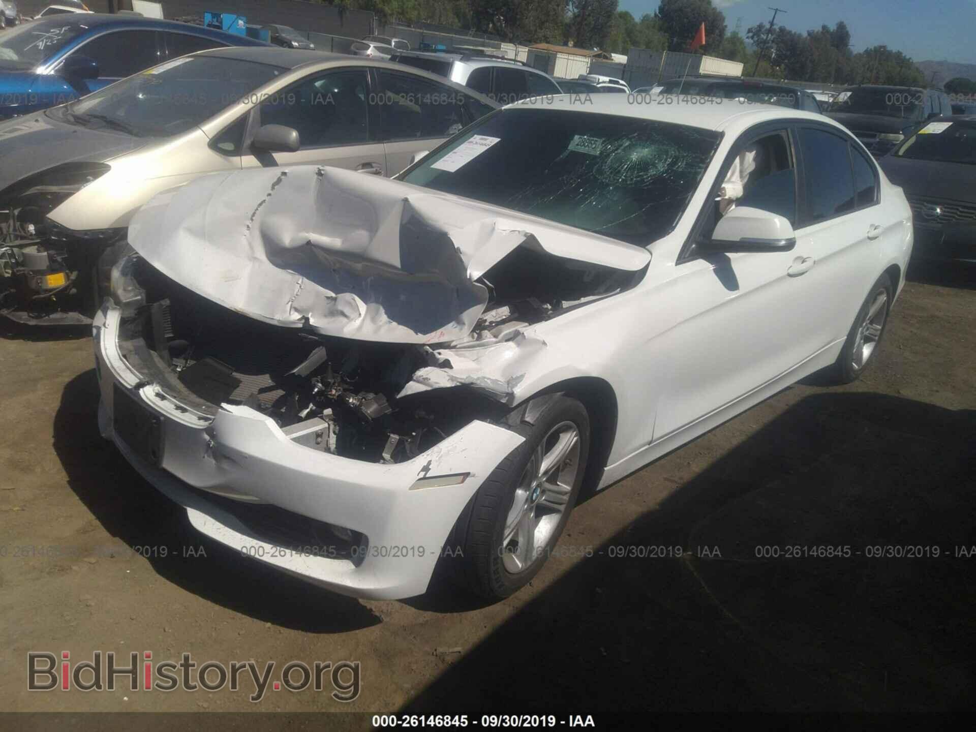 2013 BMW 328 - VIN: WBA3C1C59DF437917 - Фото 2