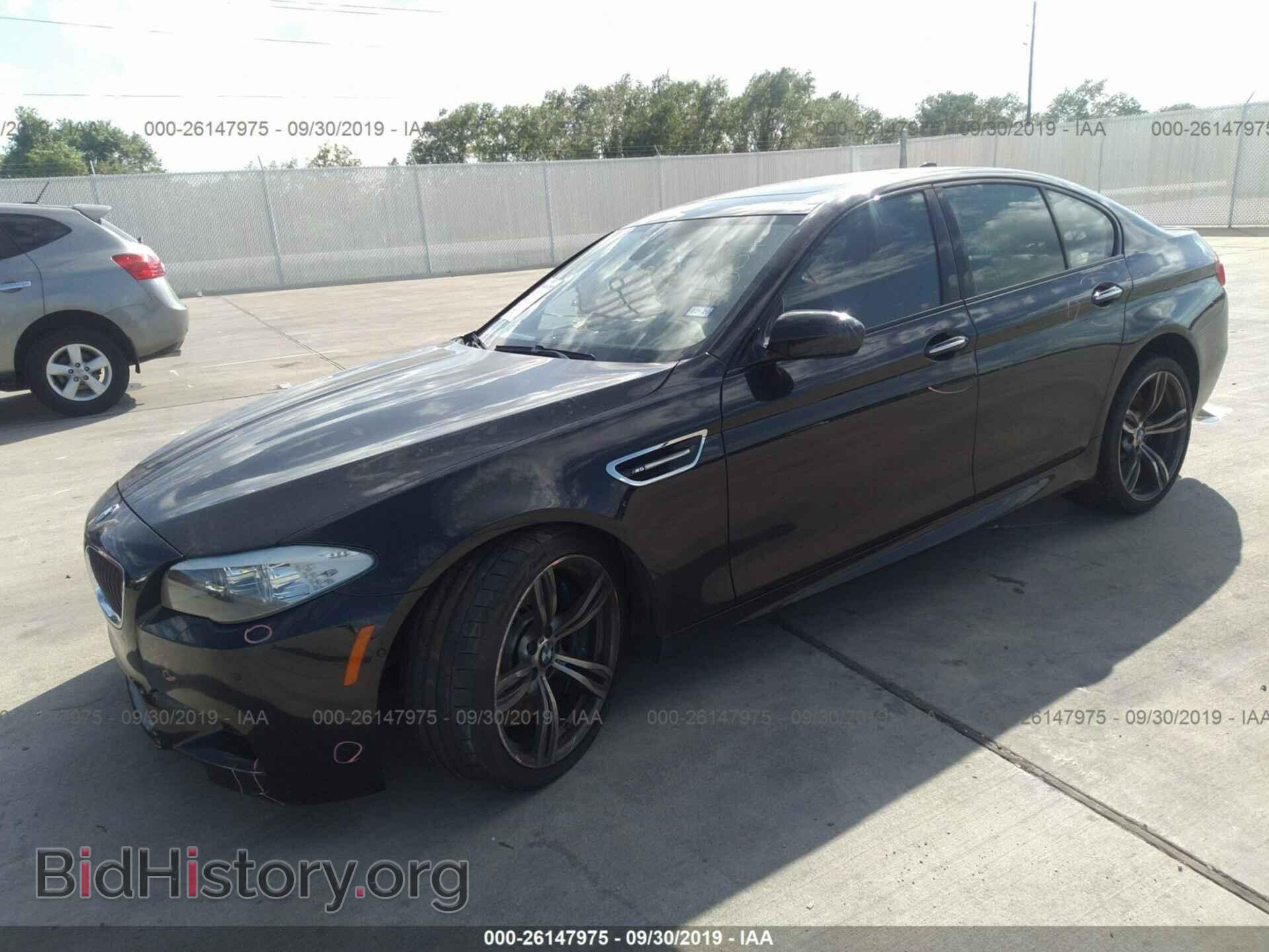 2013 BMW M5 - VIN: WBSFV9C59DC772467 - Фото 2