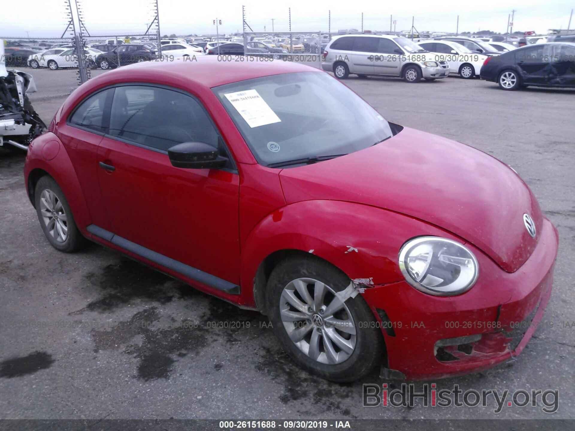 Photo 3VWF17AT5FM619091 - VOLKSWAGEN BEETLE 2015