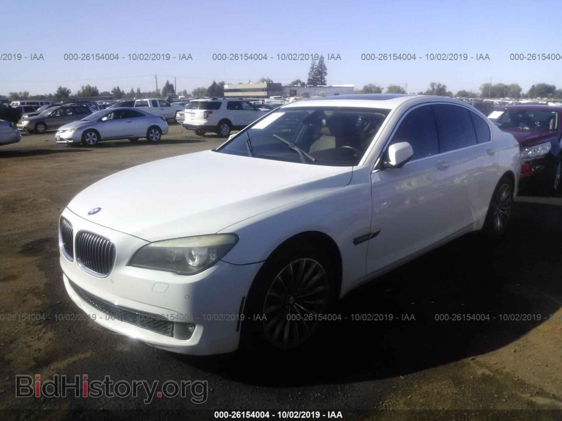 2011 BMW 740 - VIN: WBAKA4C56BC392226 - Фото 2