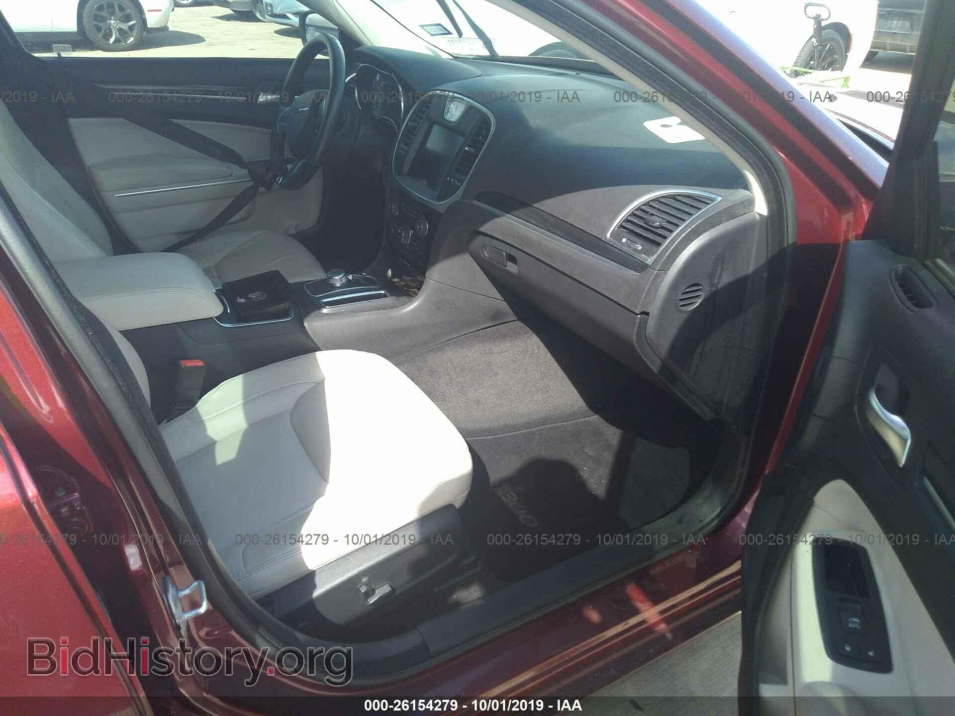 2016 CHRYSLER 300 - VIN: 2C3CCAAG6GH141221 - Photo 5