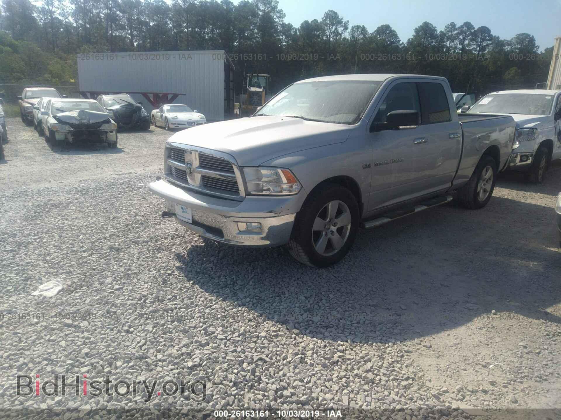 2011 DODGE RAM 1500 - VIN: 1D7RB1GTXBS637837 - Фото 2