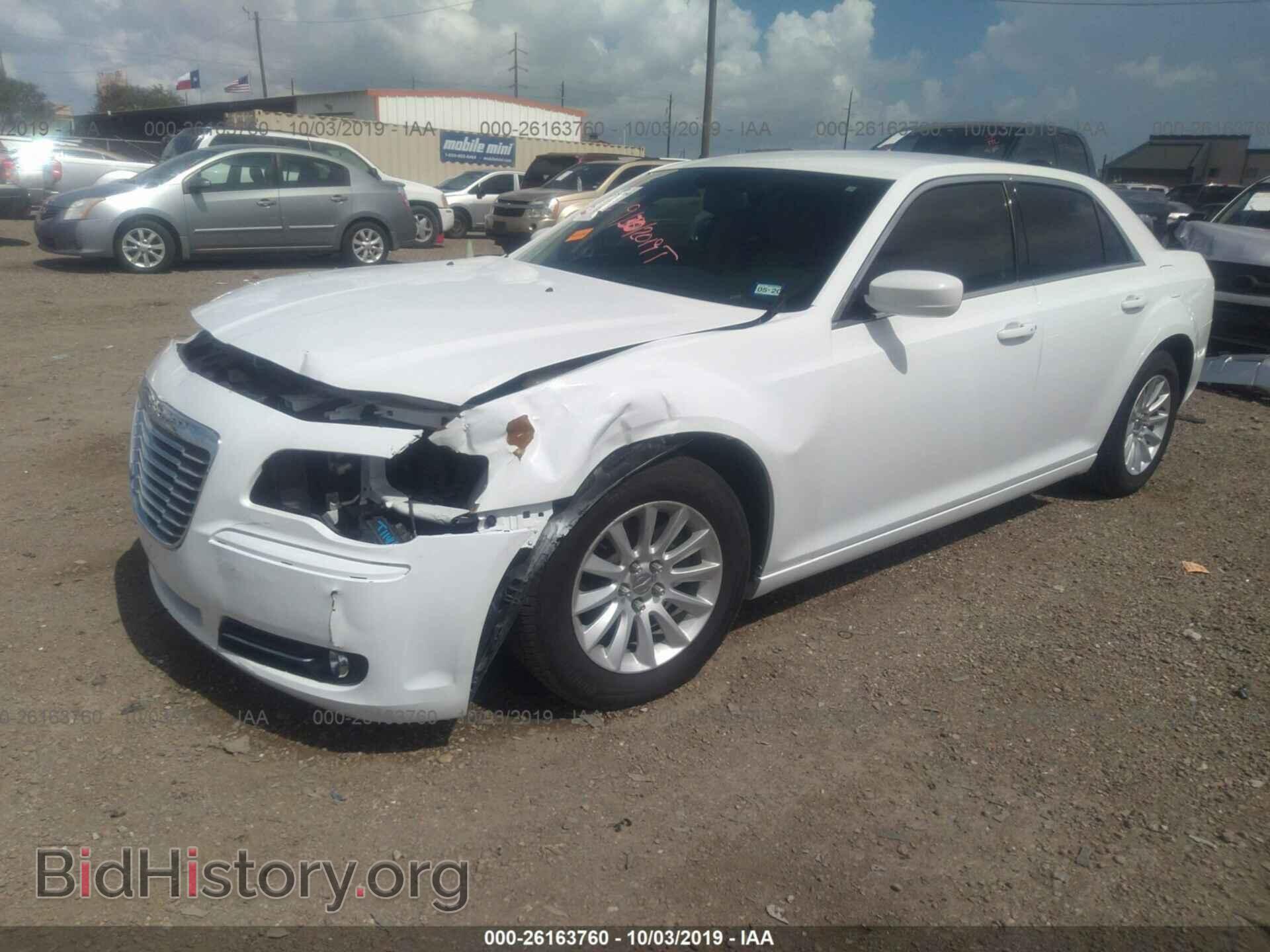 2014 CHRYSLER 300 - VIN: 2C3CCAAG8EH231094 - Фото 2