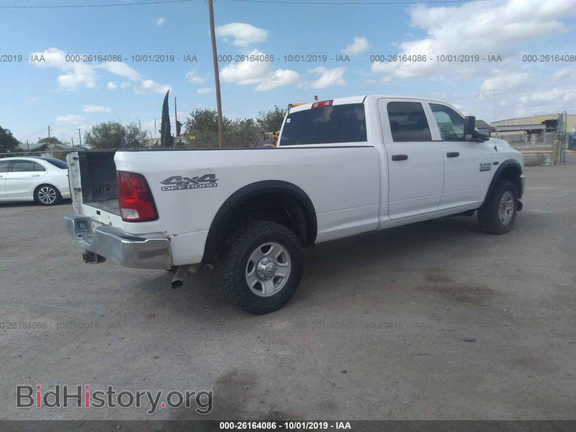 2017 RAM 2500 - VIN: 3C6UR5HJ2HG679690 - Photo 4