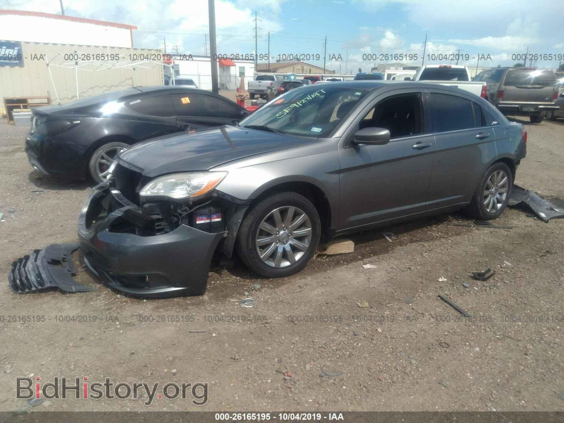 2013 CHRYSLER 200 - VIN: 1C3CCBBG8DN658835 - Фото 2