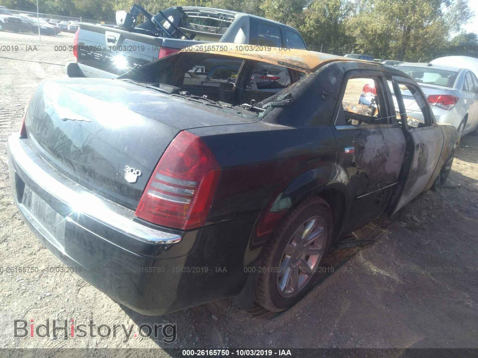 2005 CHRYSLER 300C - VIN: 2C3JA63H45H110577 - Фото 4
