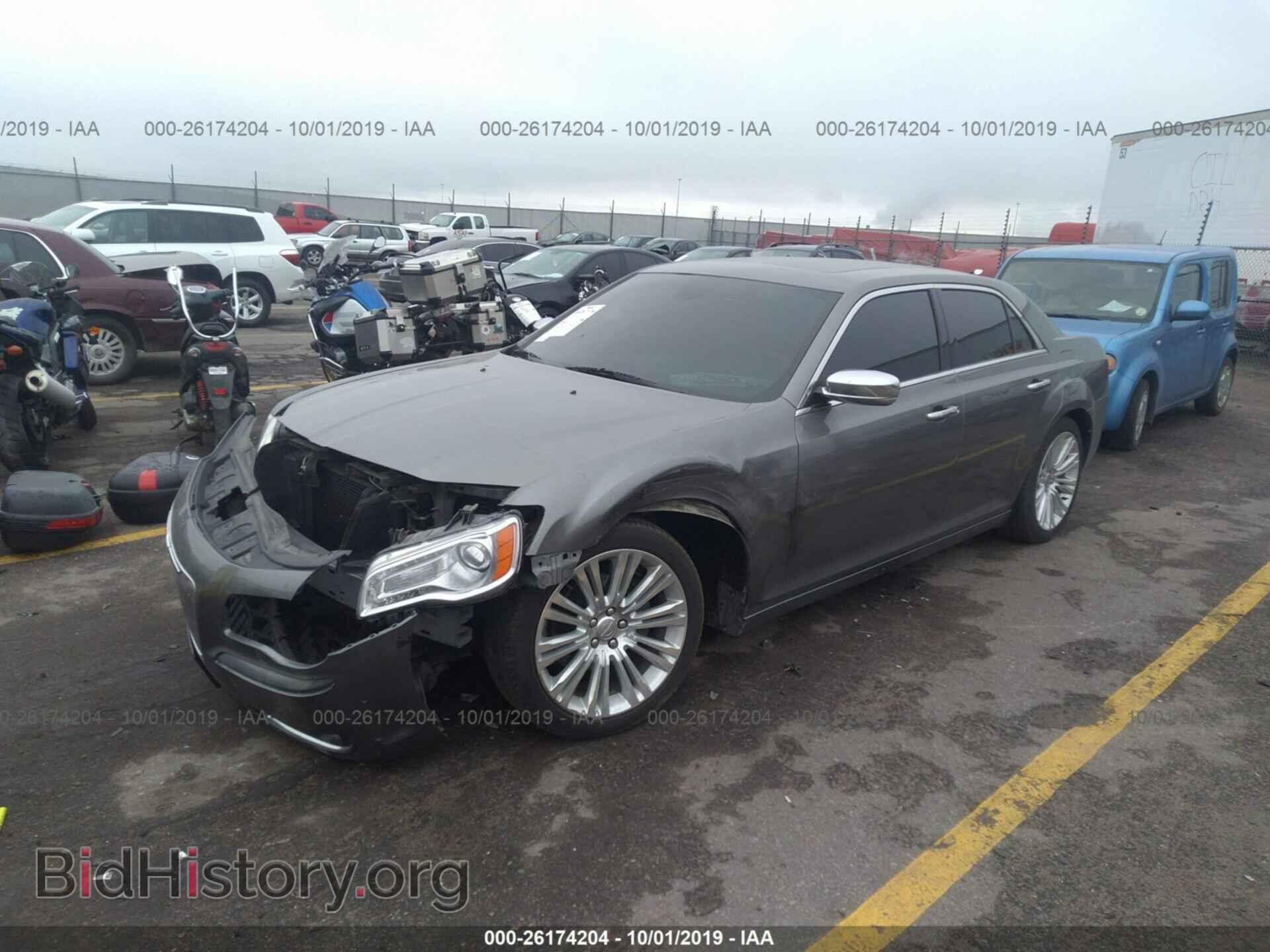 2011 CHRYSLER 300 - VIN: 2C3CA5CG7BH537872 - Фото 2
