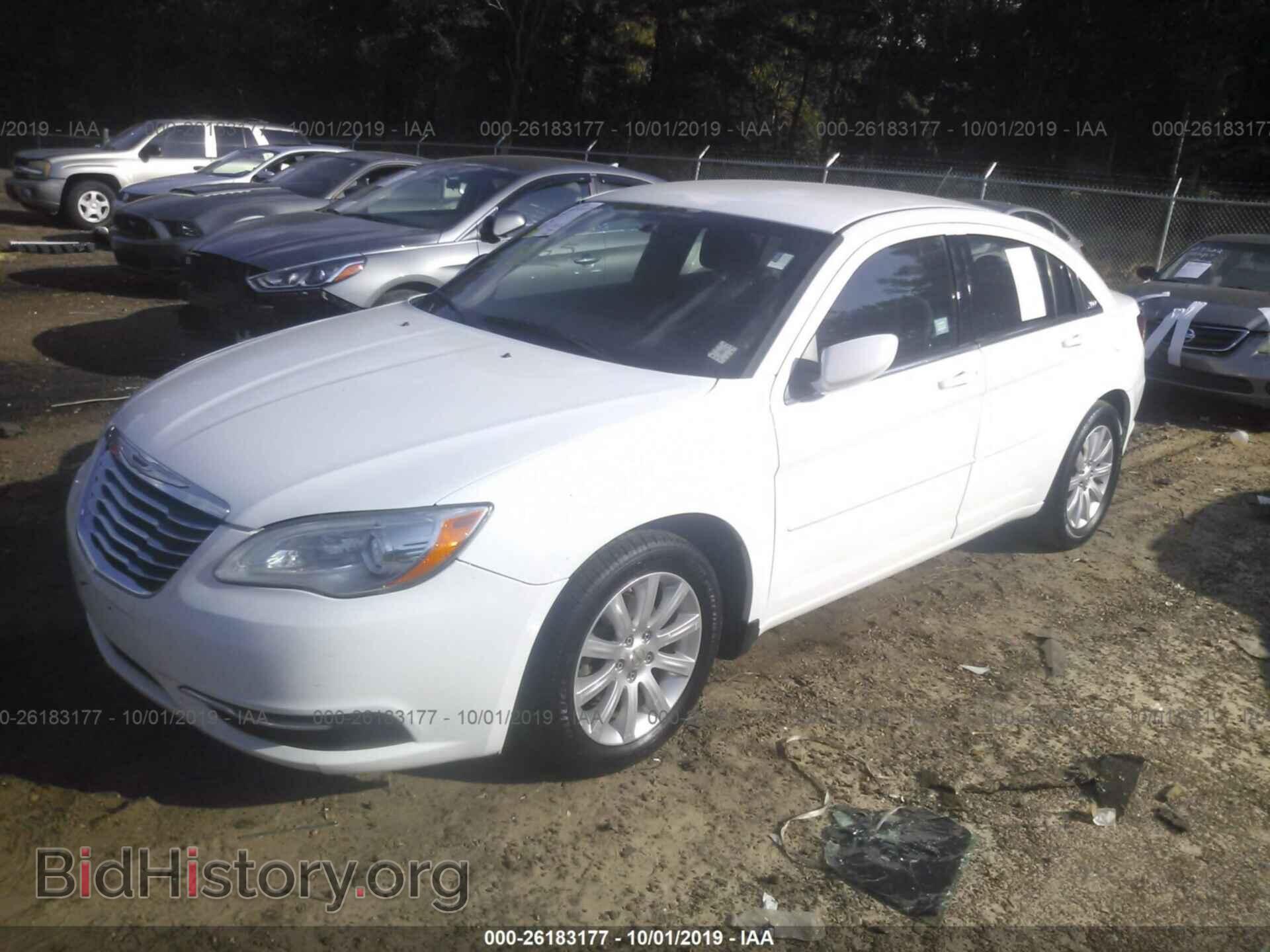 2013 CHRYSLER 200 - VIN: 1C3CCBBG1DN704201 - Фото 2