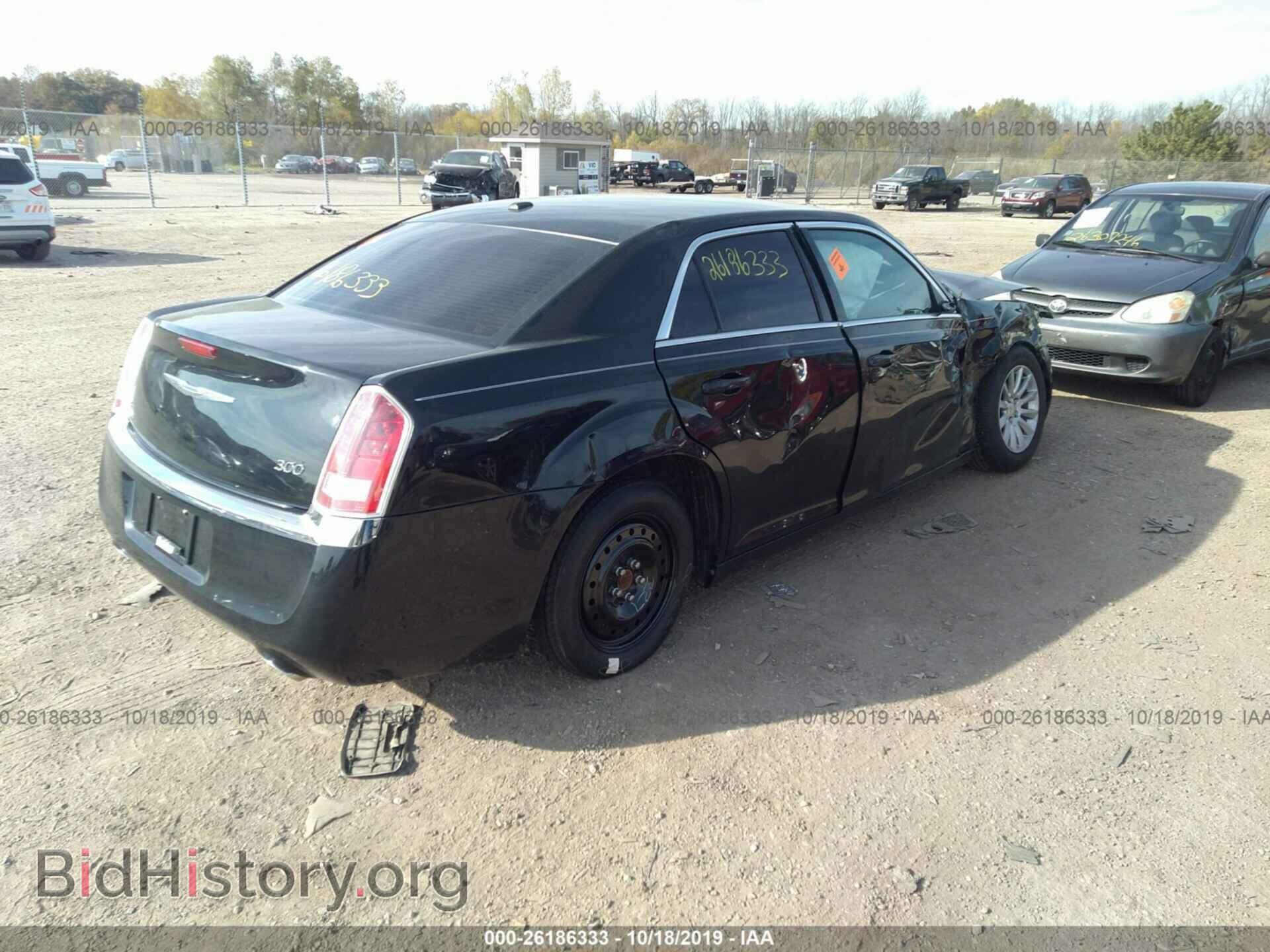 2012 CHRYSLER 300 - VIN: 2C3CCAAG7CH312214 - Фото 4