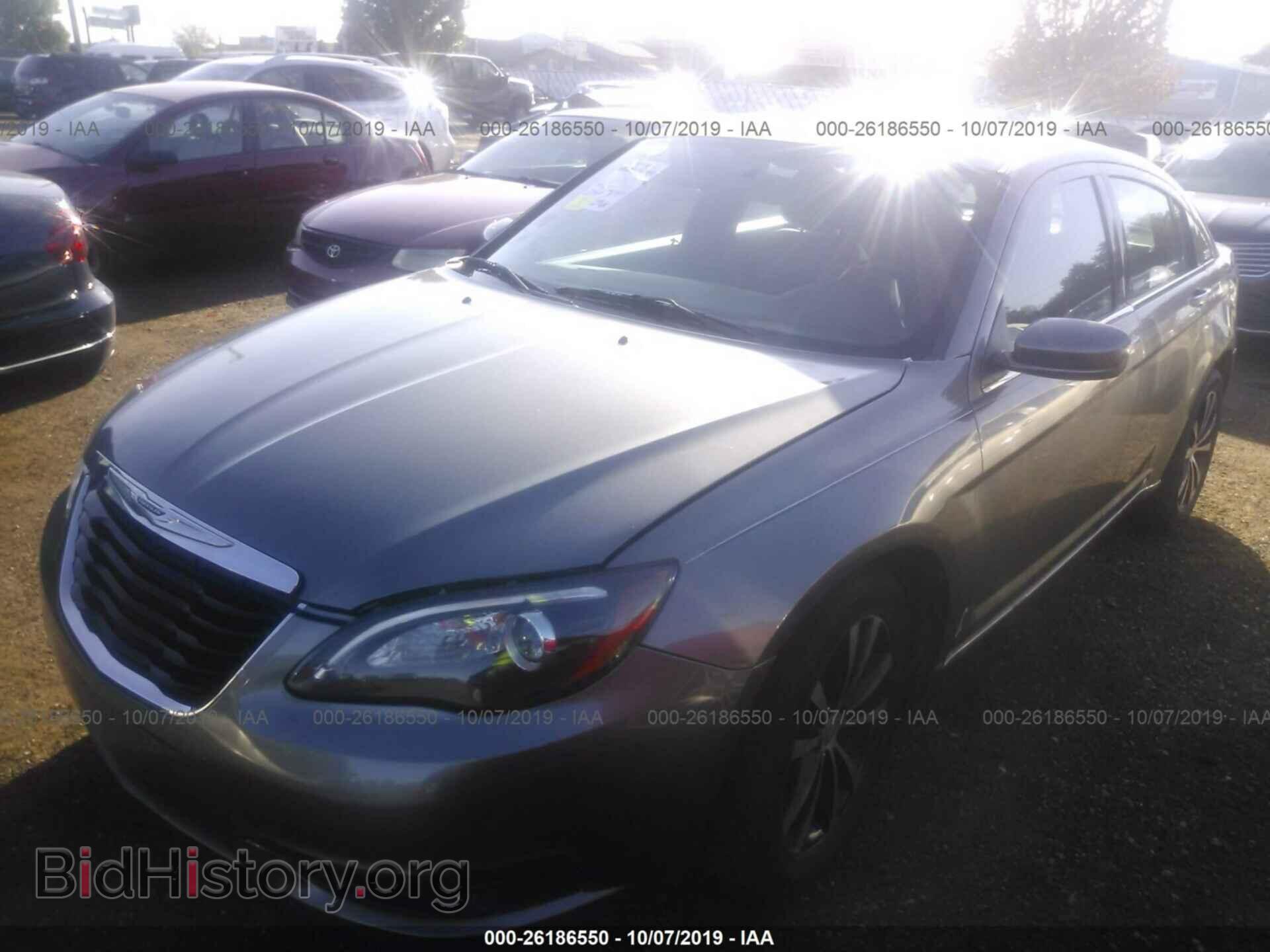 2013 CHRYSLER 200 - VIN: 1C3CCBCG0DN751539 - Фото 2