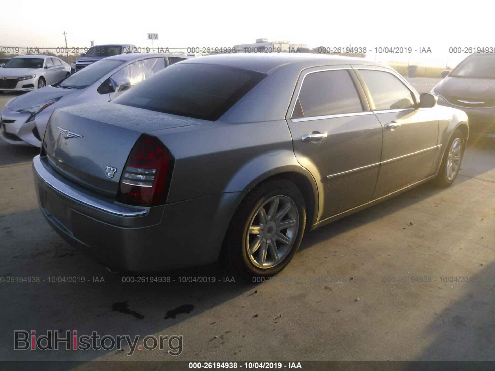 2006 CHRYSLER 300C - VIN: 2C3KA63H16H278425 - Фото 4