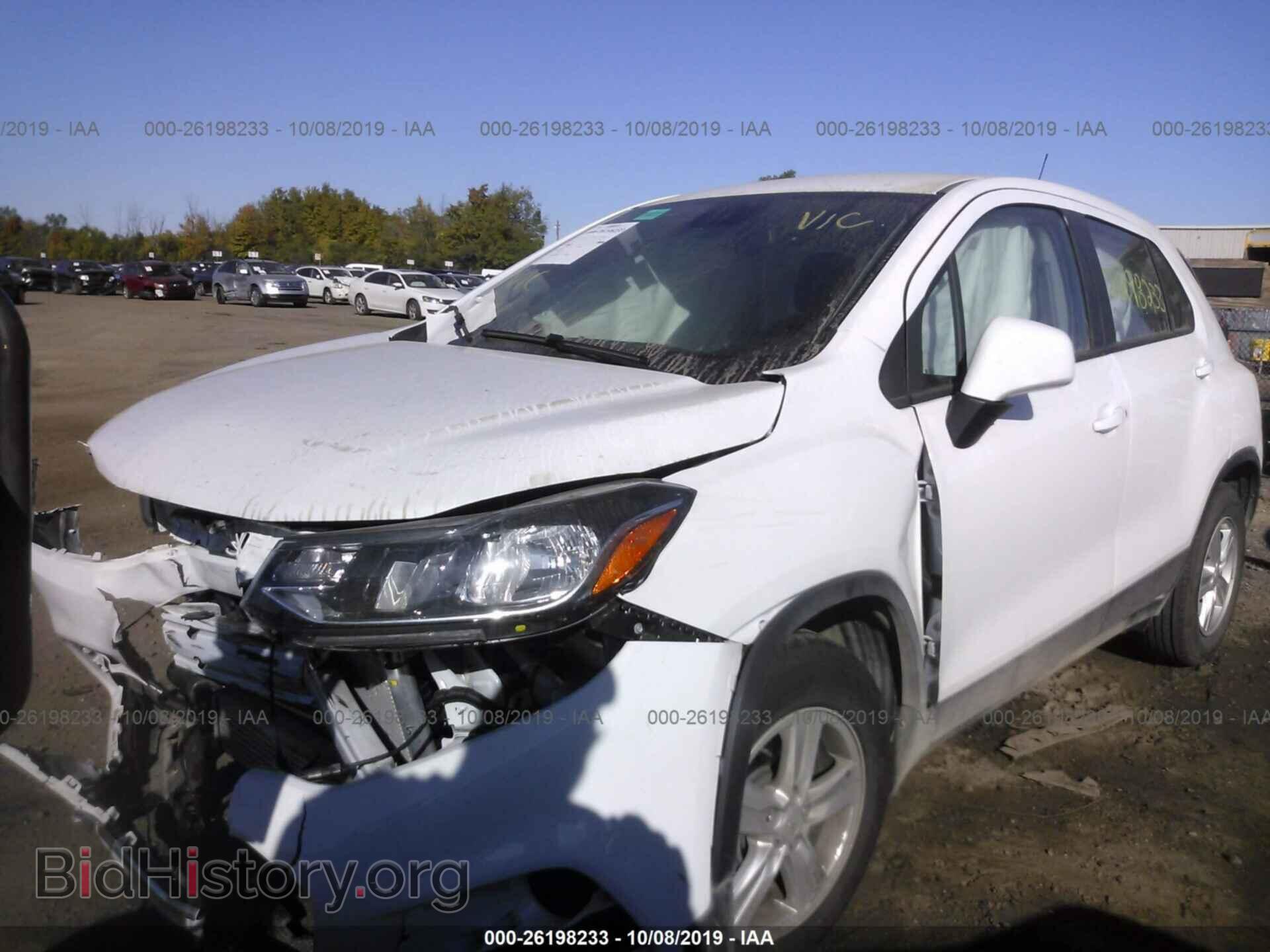 2019 CHEVROLET TRAX - VIN: 3GNCJKSB9KL349028 - Photo 2