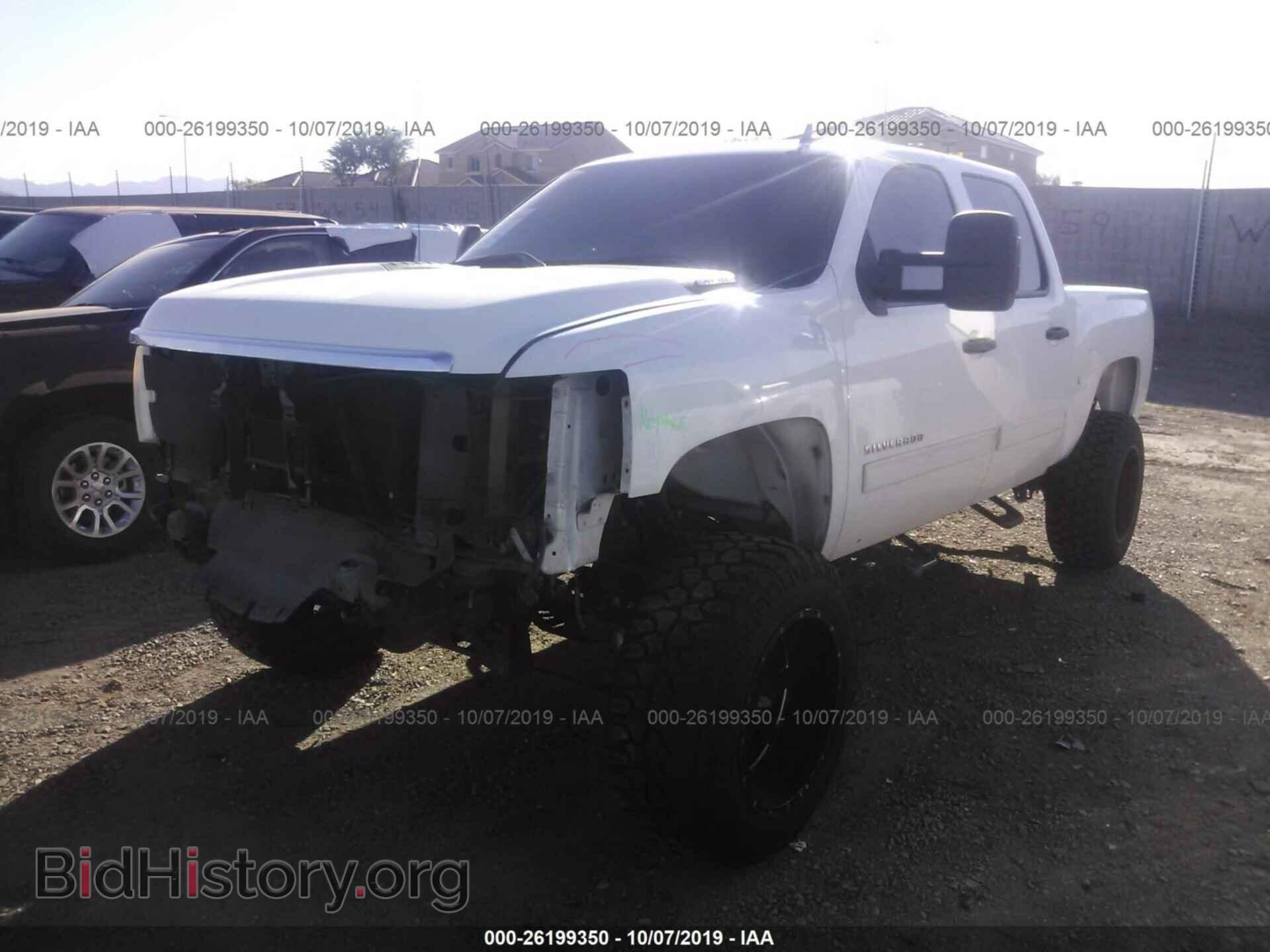 2011 CHEVROLET SILVERADO - VIN: 3GCPCREA6BG339663 - Фото 2