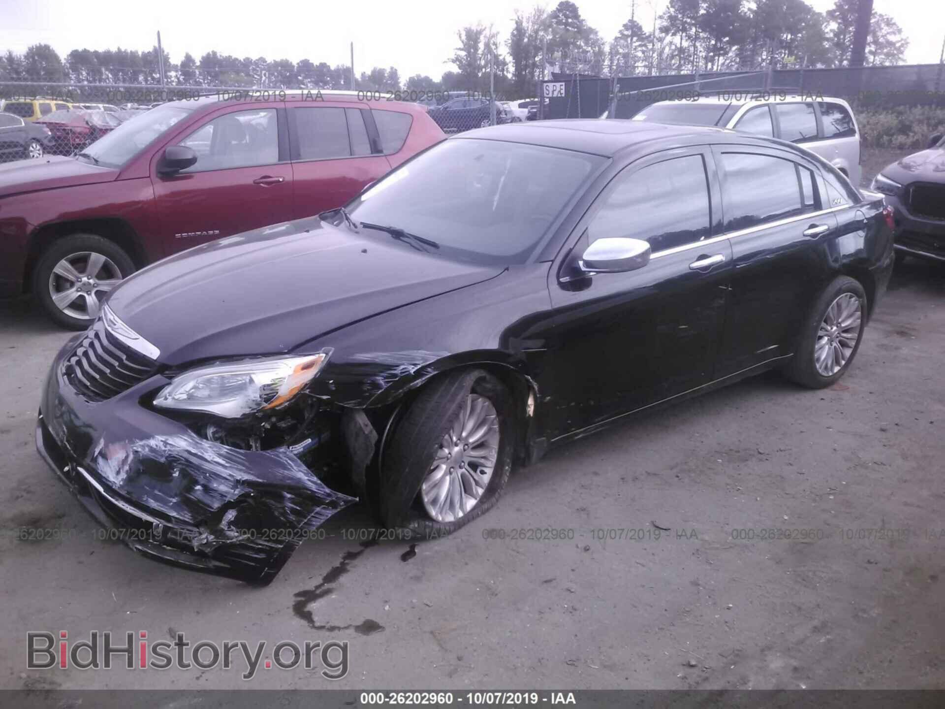 2011 CHRYSLER 200 - VIN: 1C3BC2FG7BN570748 - Фото 2