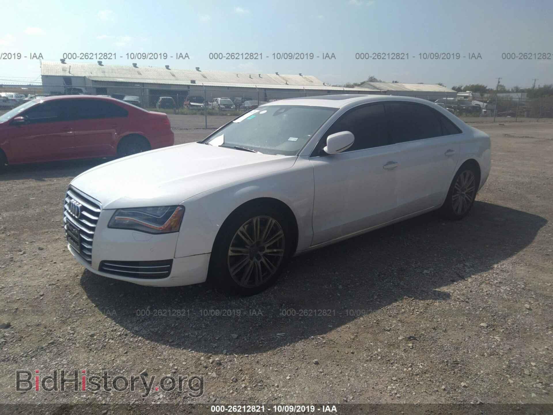 2011 AUDI A8 - VIN: WAURVAFDXBN027282 - Фото 2