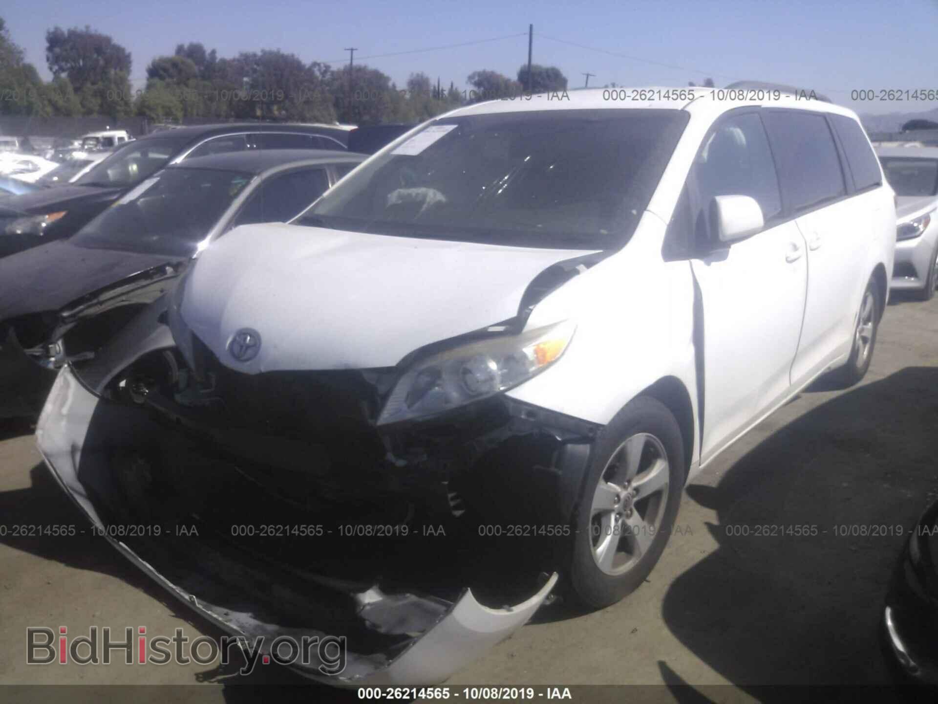 2011 TOYOTA SIENNA - VIN: 5TDKK3DC7BS171739 - Фото 2