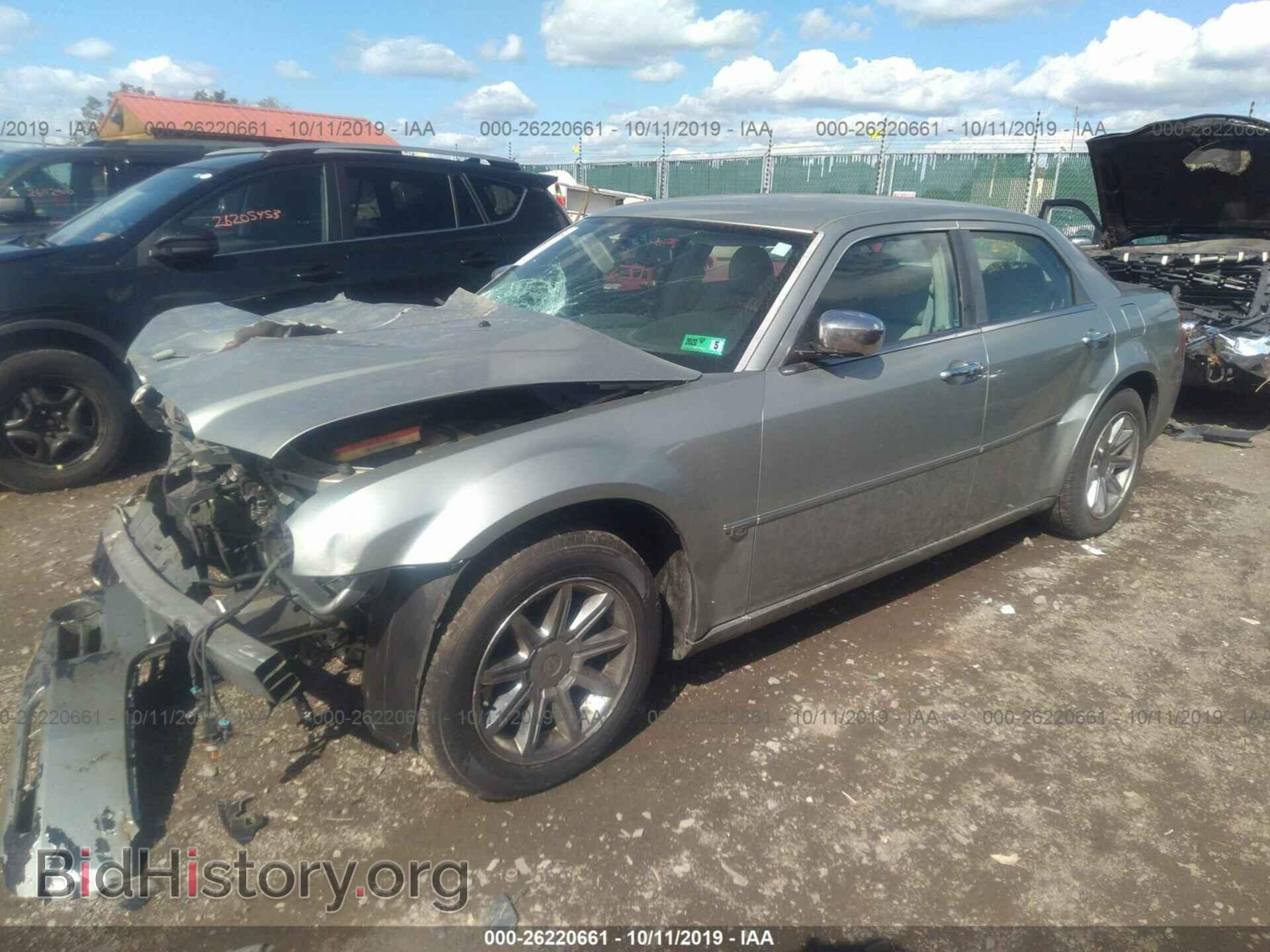 2006 CHRYSLER 300C - VIN: 2C3KA63H76H337901 - Фото 2