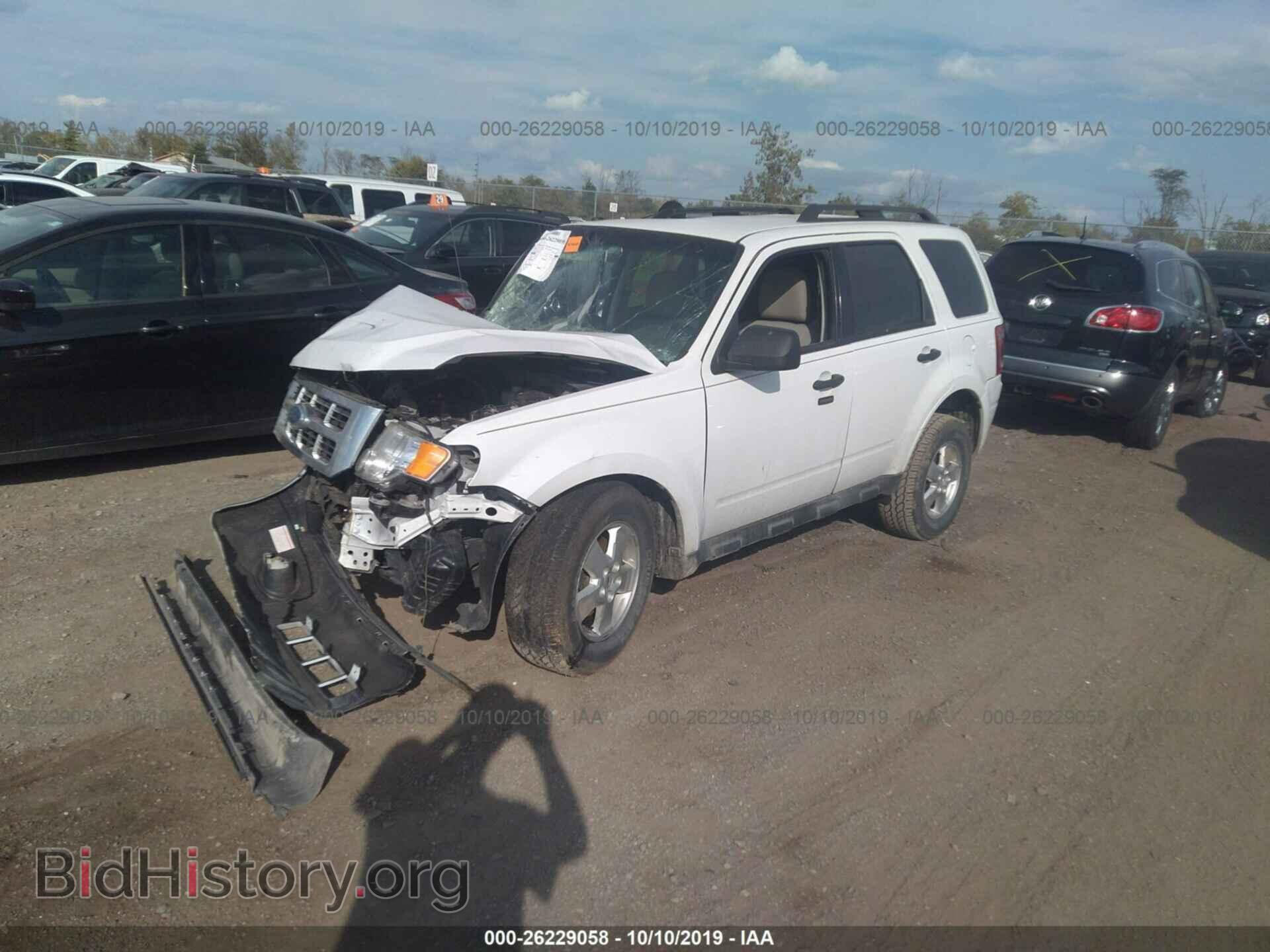 2011 FORD ESCAPE - VIN: 1FMCU9D75BKC12702 - Фото 2