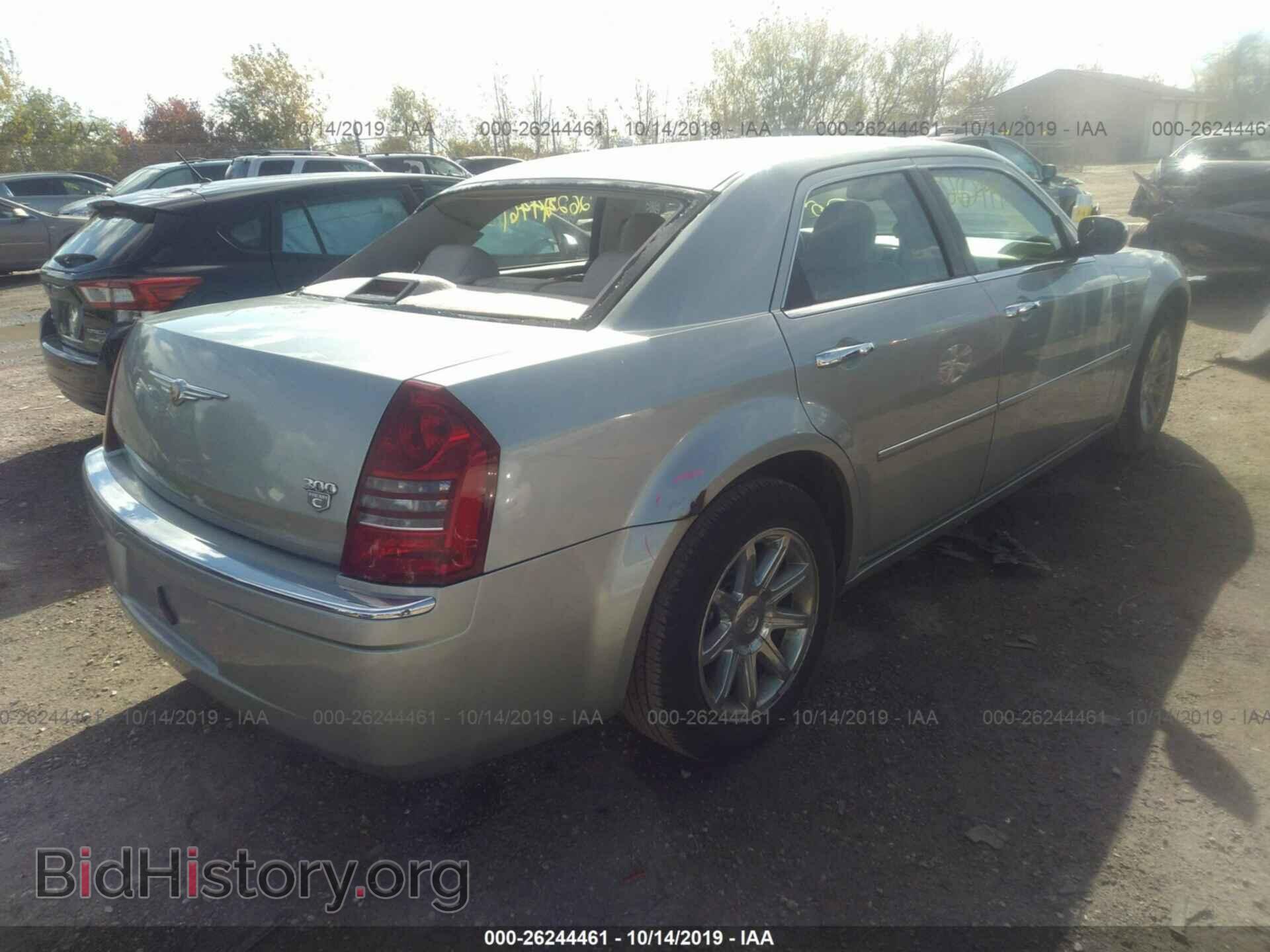 2006 CHRYSLER 300C - VIN: 2C3KA63HX6H365675 - Фото 4