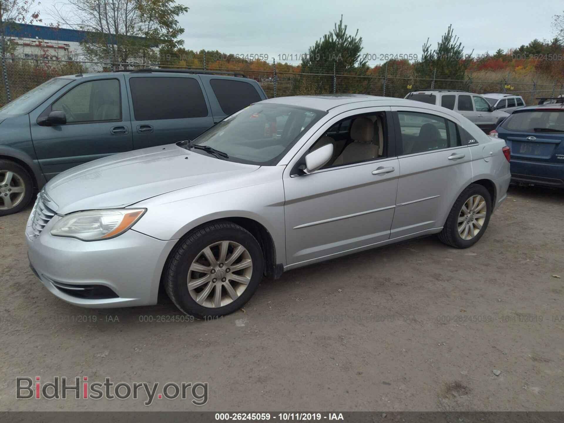 2011 CHRYSLER 200 - VIN: 1C3BC1FG8BN538823 - Фото 2