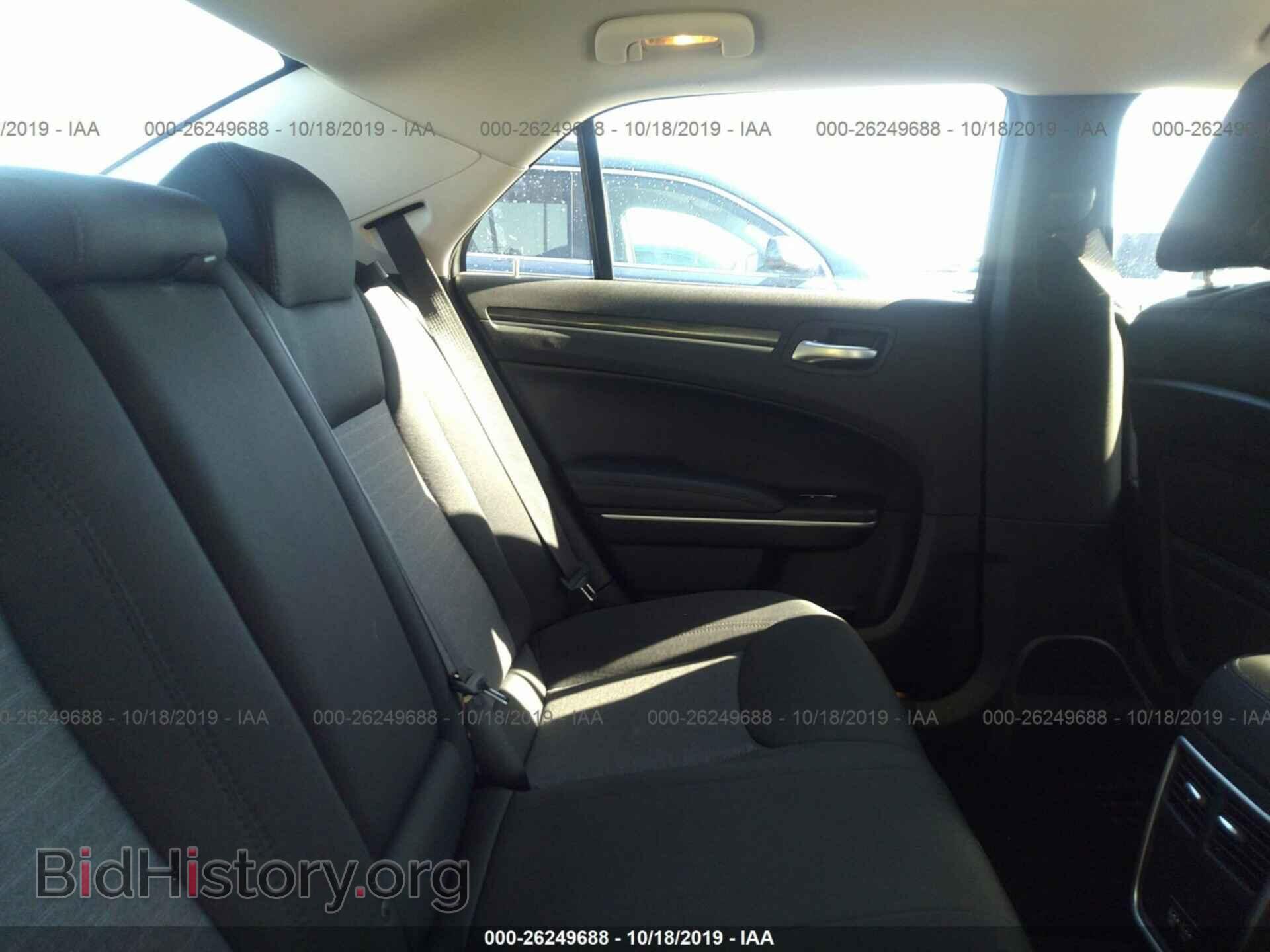 2019 CHRYSLER 300 - VIN: 2C3CCAAG9KH679405 - Фото 8