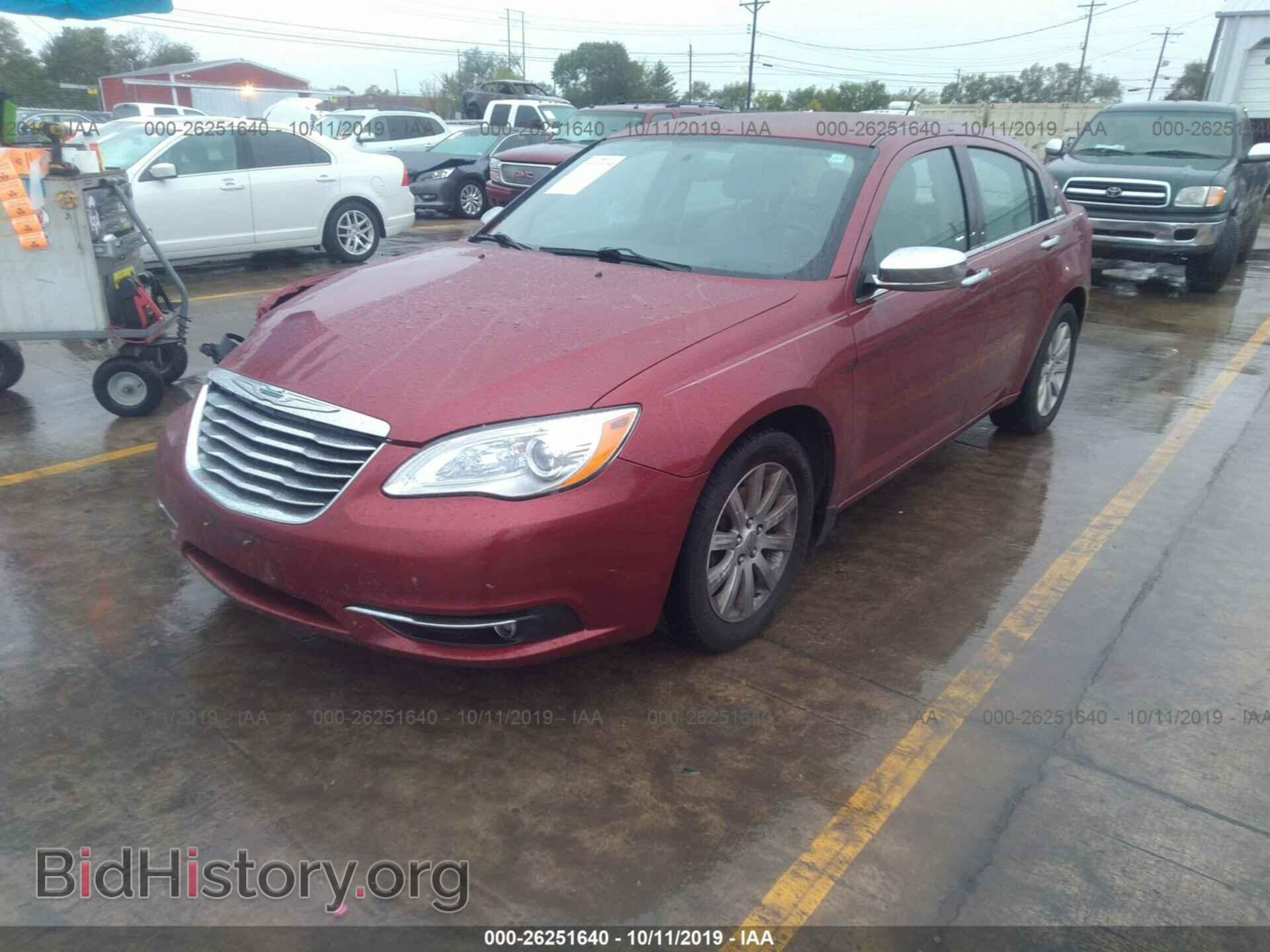 2013 CHRYSLER 200 - VIN: 1C3CCBCG6DN745793 - Фото 2