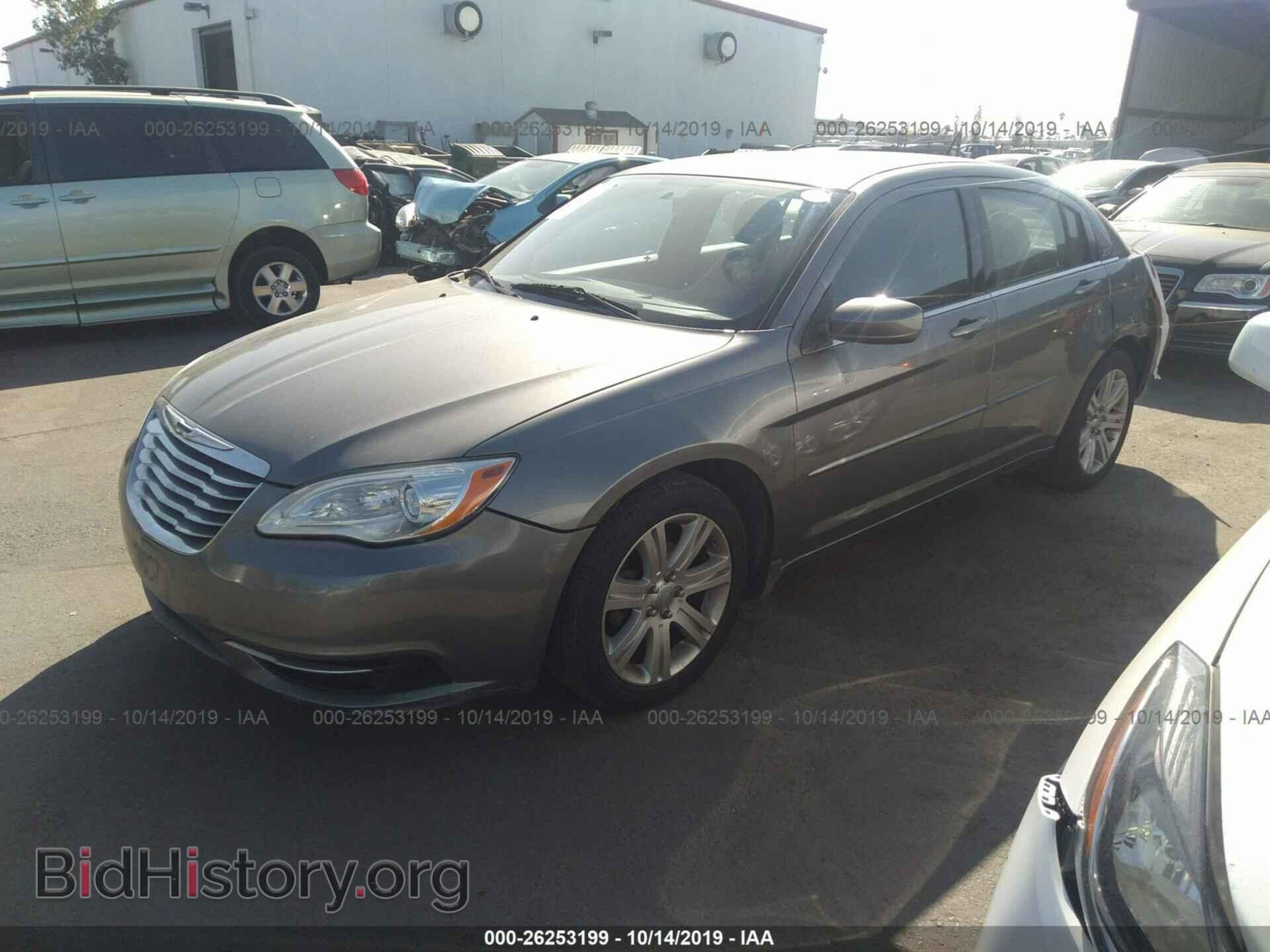 2012 CHRYSLER 200 - VIN: 1C3CCBAB1CN240105 - Фото 2